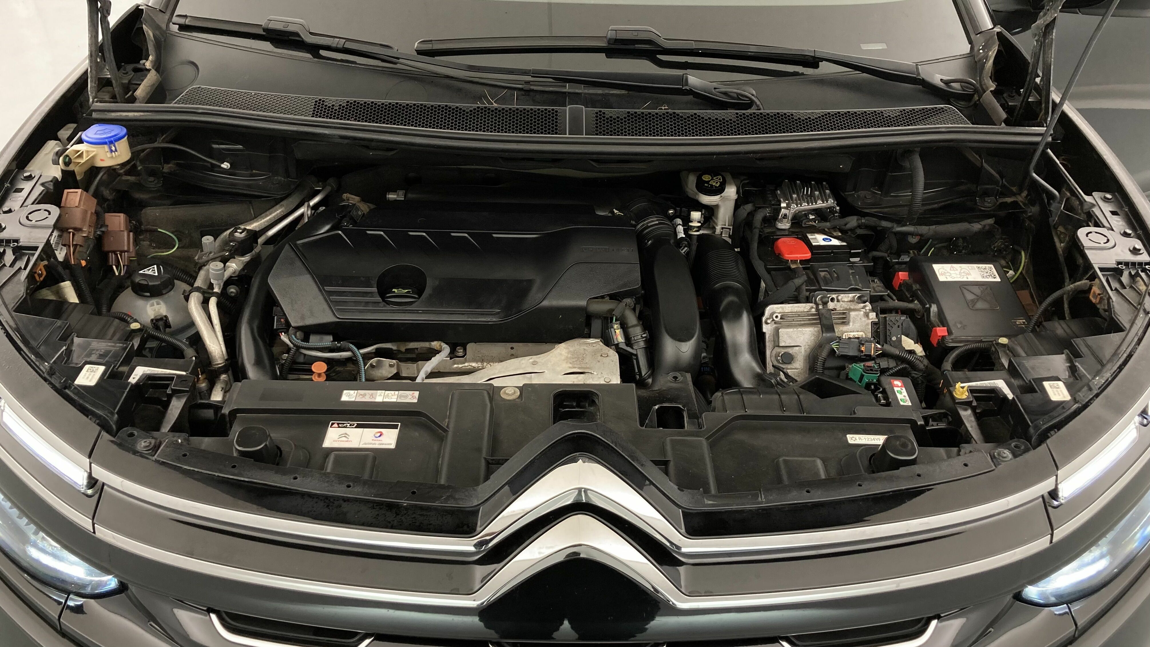 citroen c5 aircross shine 1.6 PURETECH HYBRID 225 E-EAT 2022 negro perla nera 26