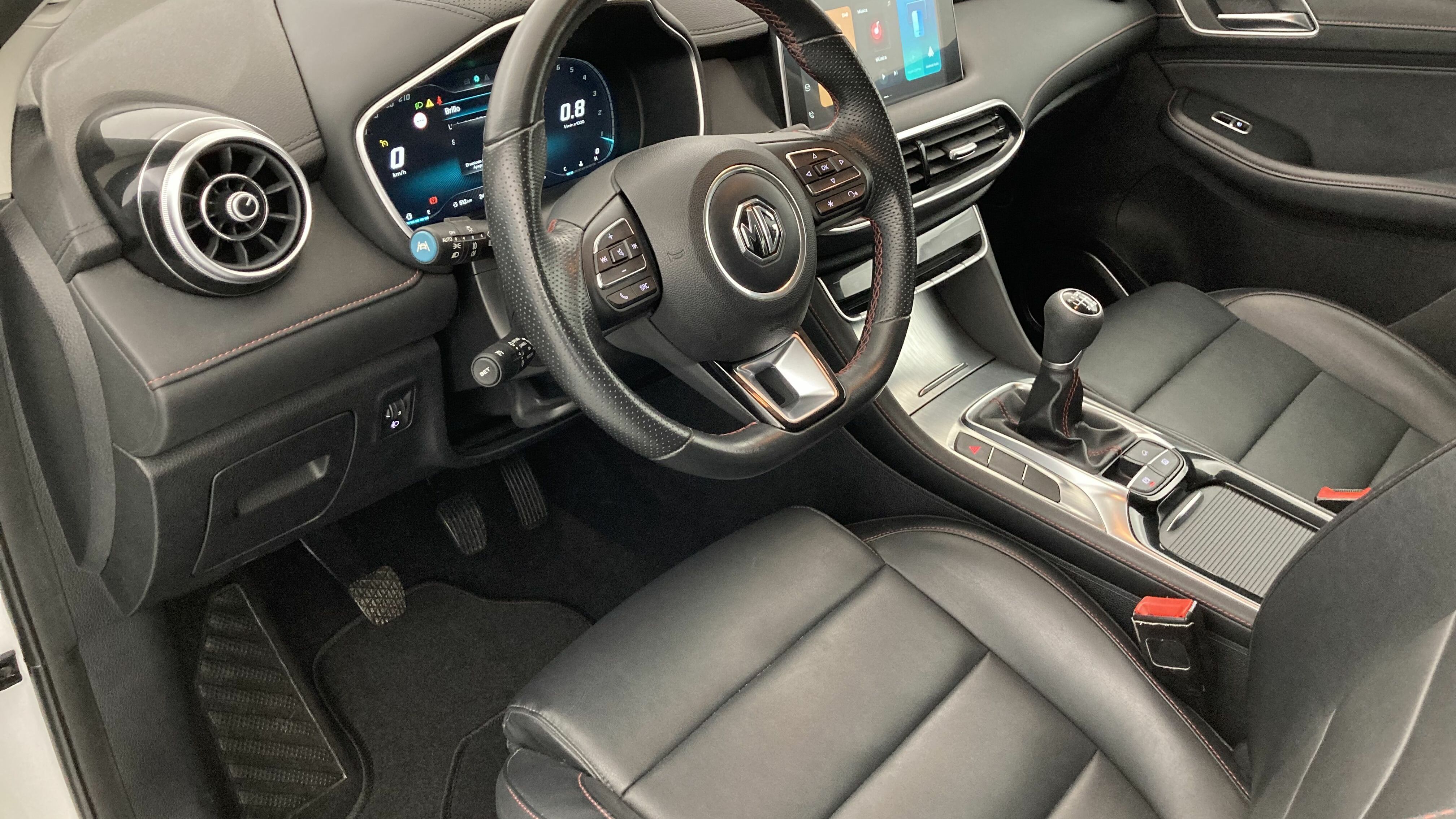 mg hs comfort 1.5 T-GDI 162 2023 dover white - wsb 15