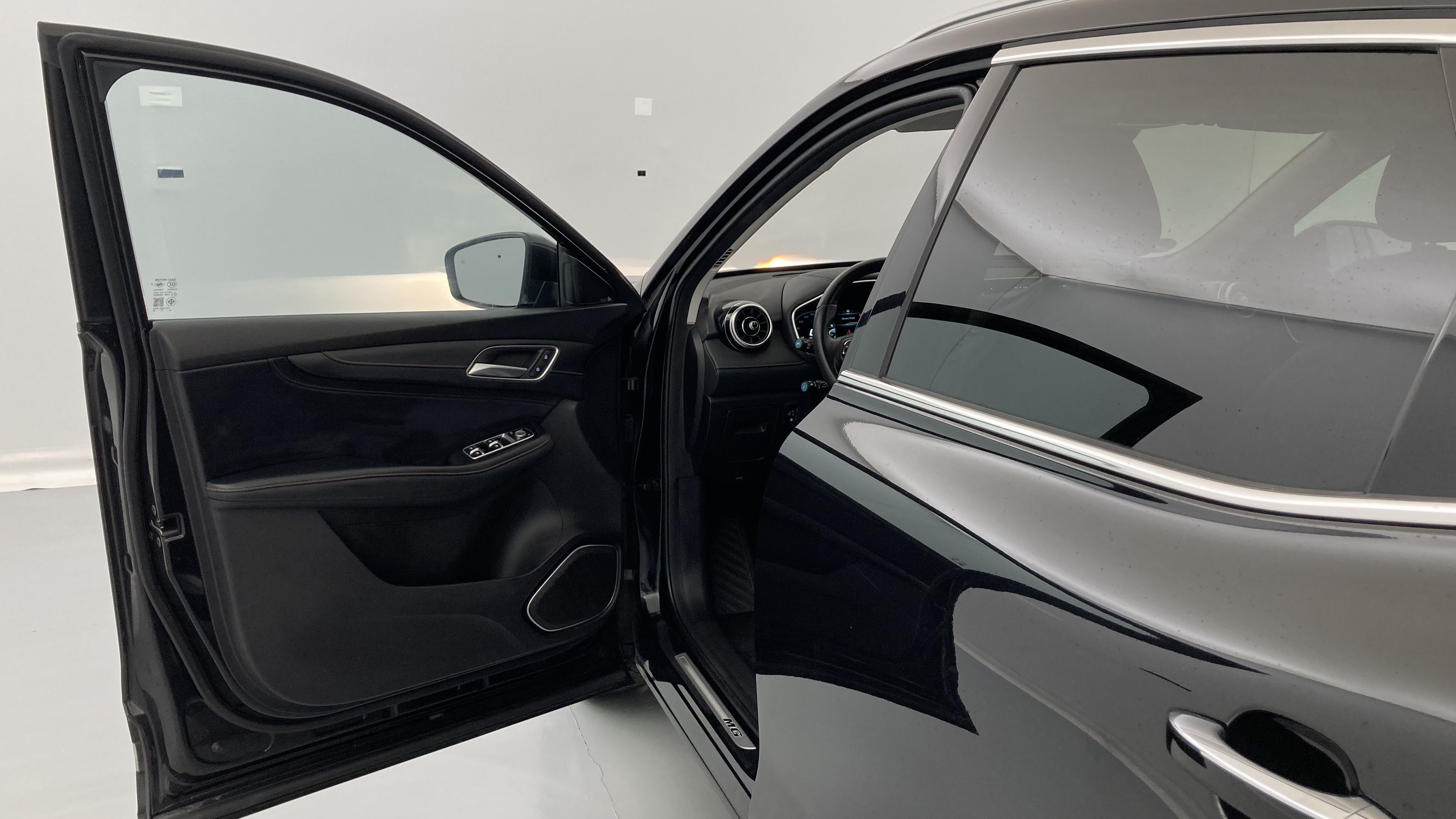 mg hs comfort 1.5 T-GDI 162 AT 2023 pebble black - pbc 23