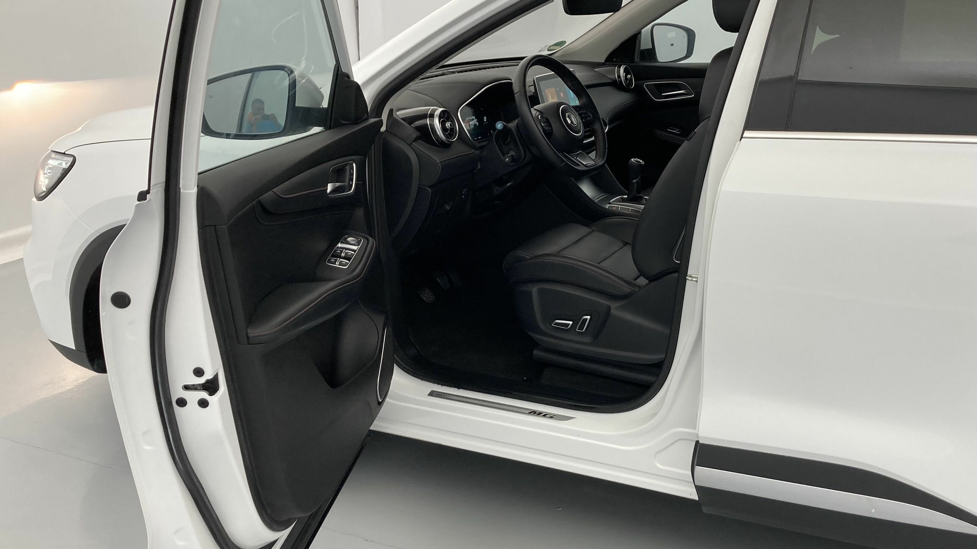 mg hs comfort 1.5 T-GDI 162 2023 dover white - wsb 13