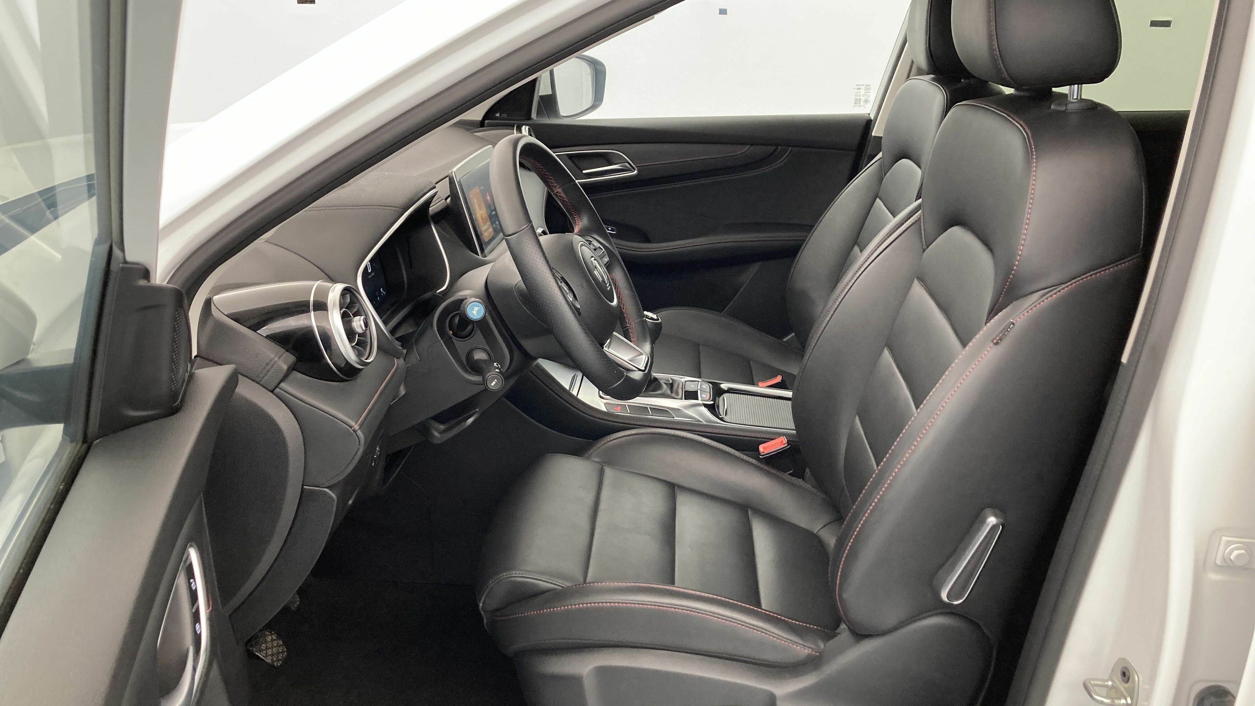 mg hs comfort 1.5 T-GDI 162 2023 dover white - wsb 14