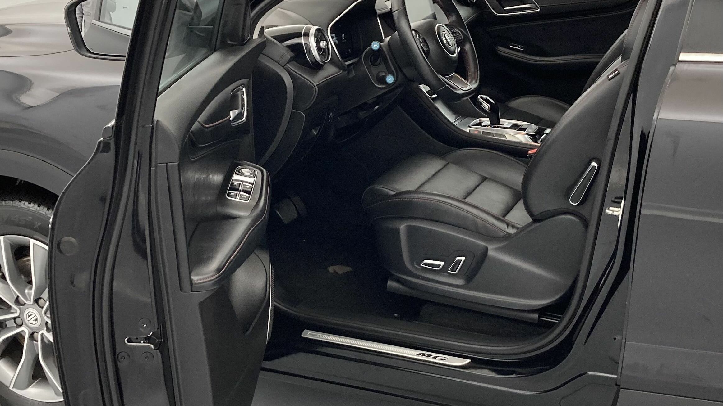 mg hs comfort 1.5 T-GDI 162 AT 2023 pebble black - pbc 13