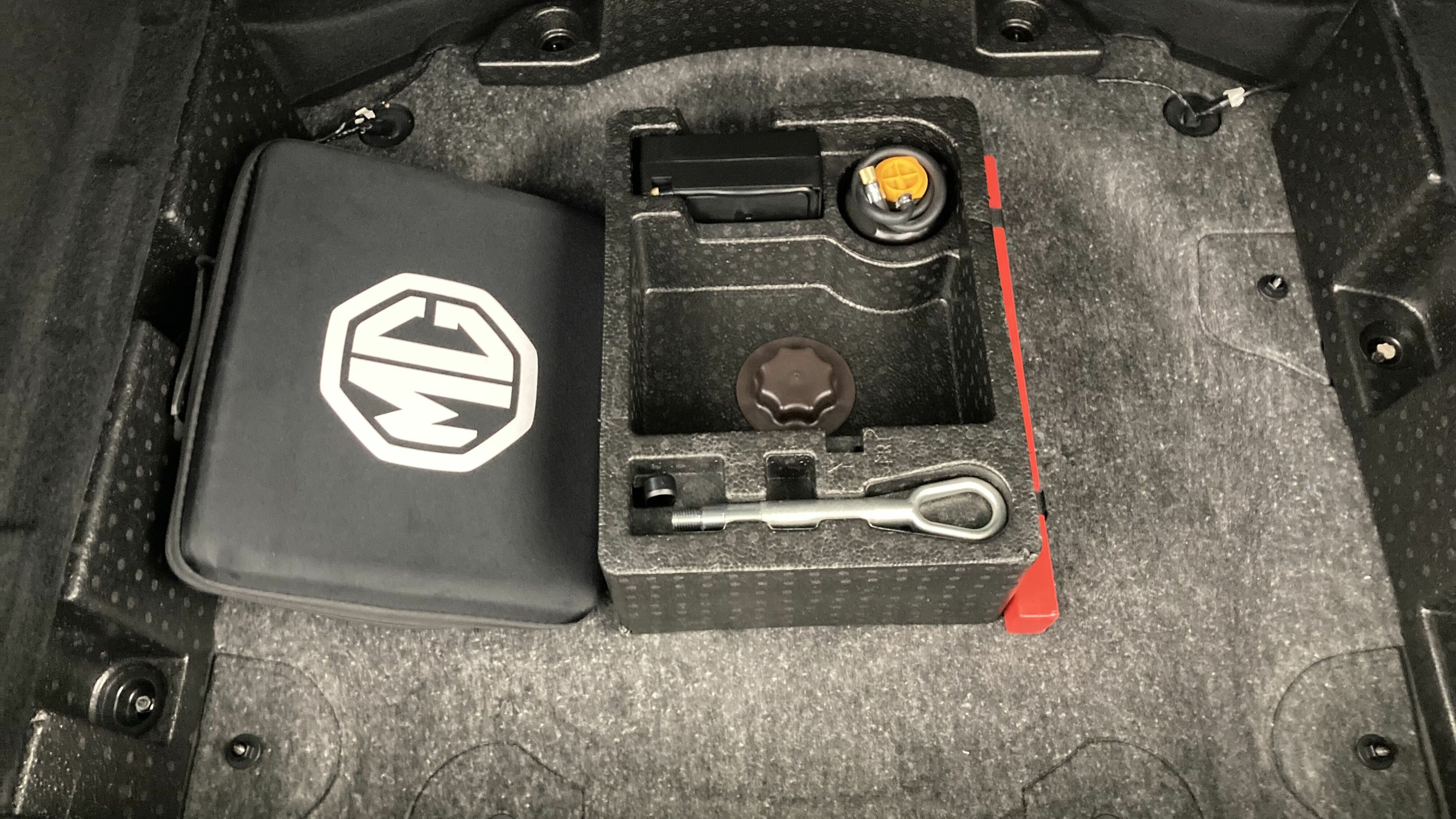 mg hs comfort 1.5 T-GDI 162 AT 2023 pebble black - pbc 23