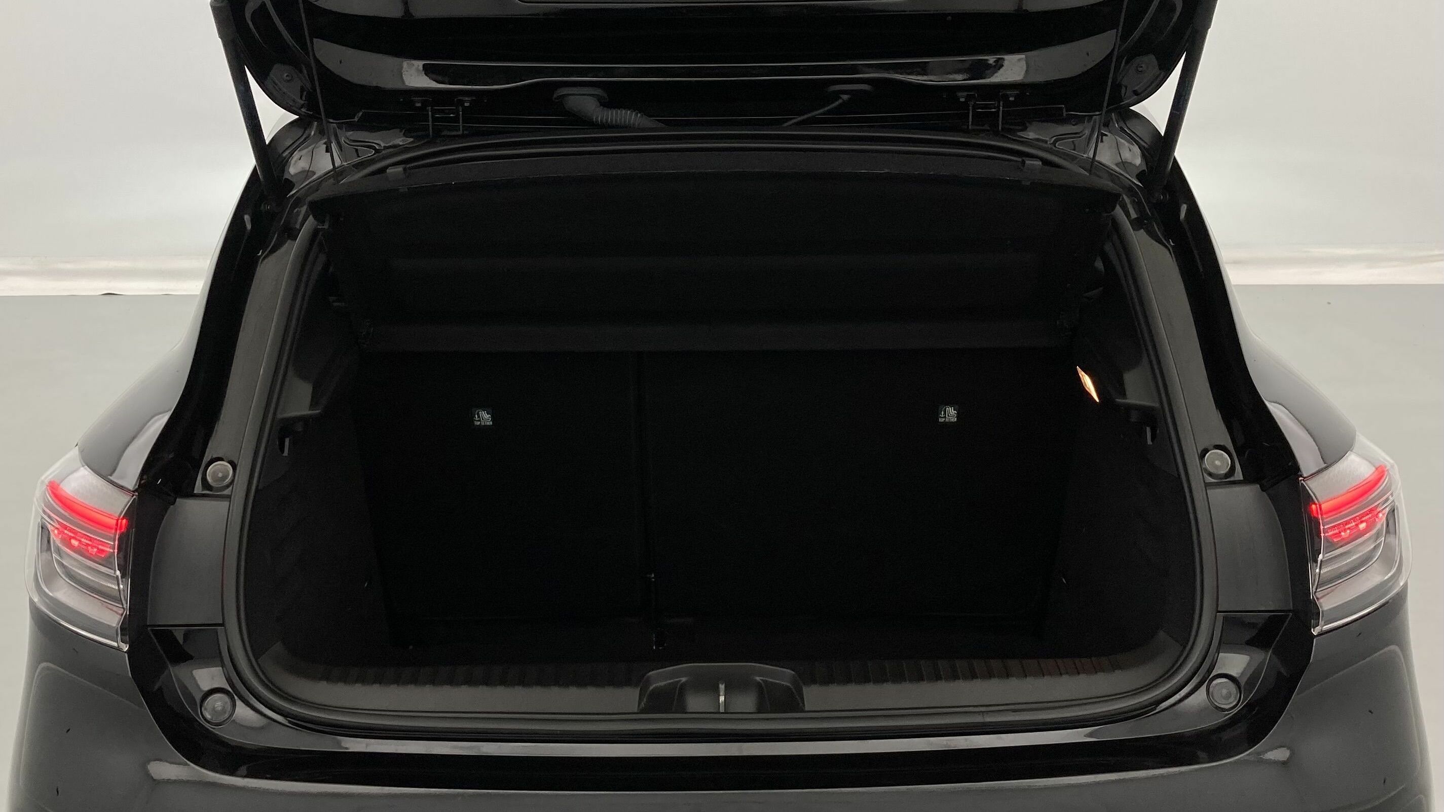 renault clio evolution 1.5 DCI 100 2025 negro brillante 23