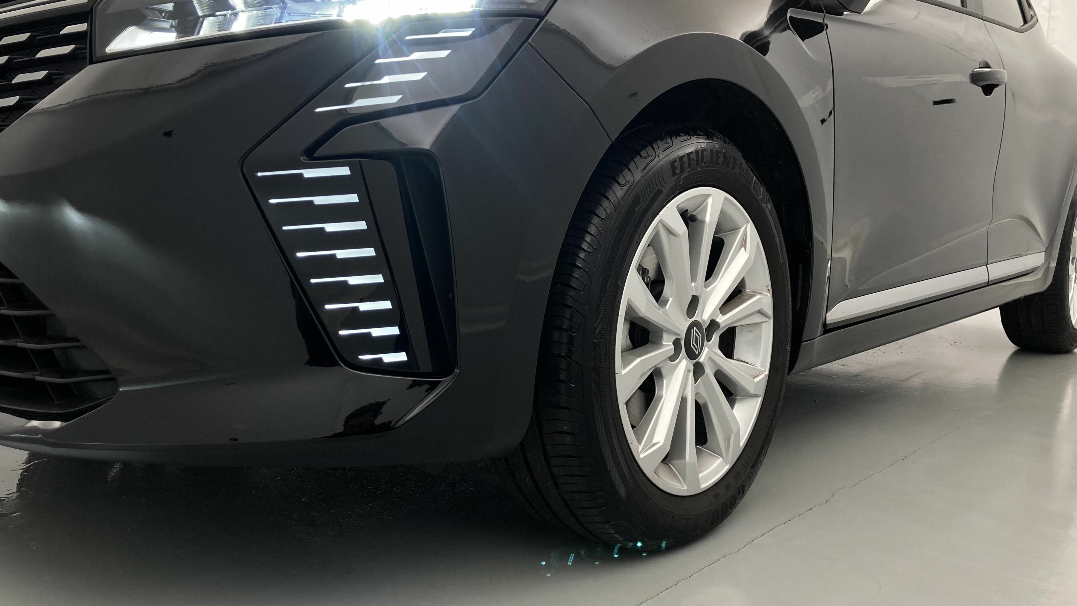 renault clio evolution 1.5 DCI 100 2025 negro brillante 25