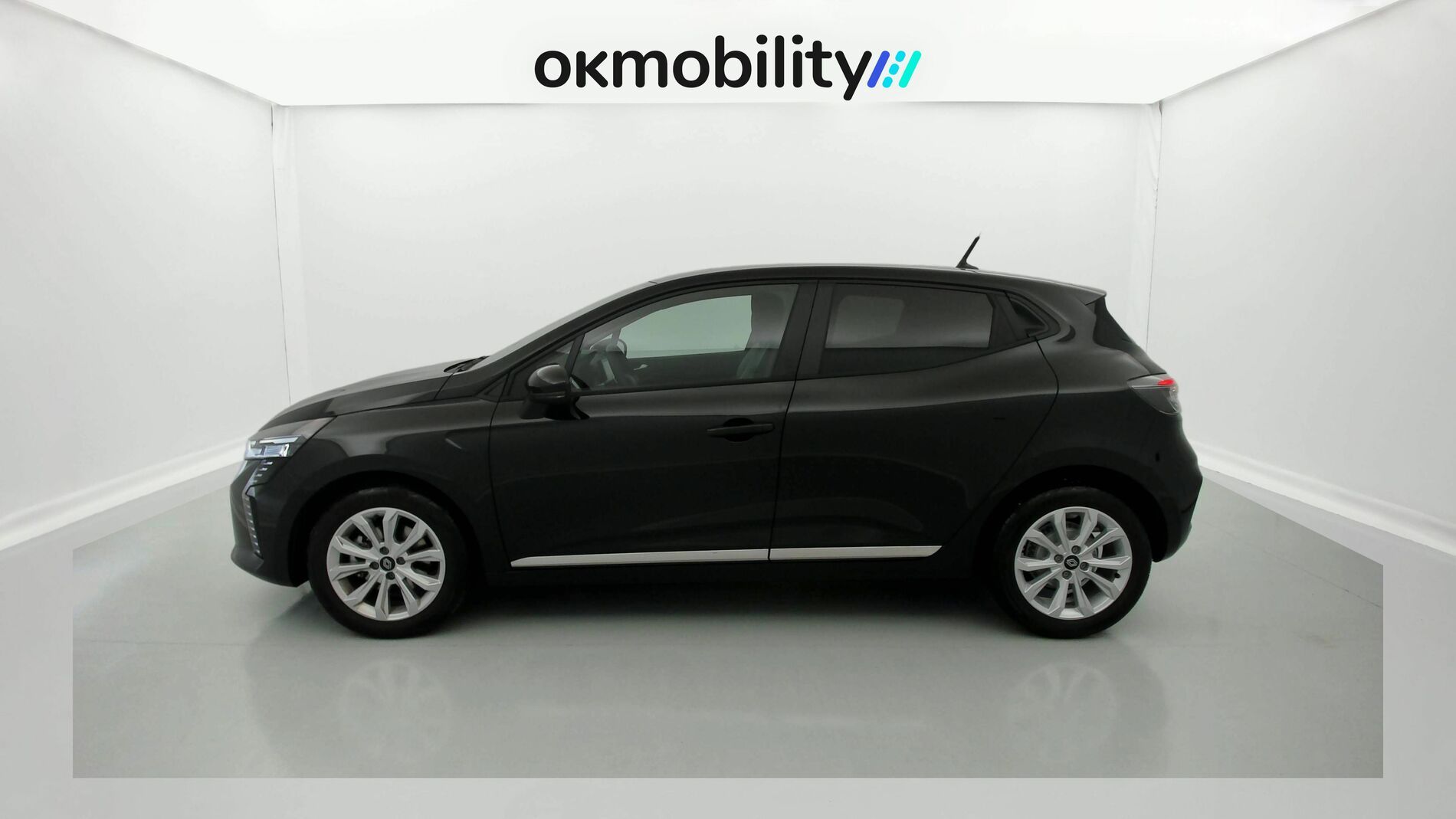 renault clio evolution 1.5 DCI 100 2025 negro brillante 5