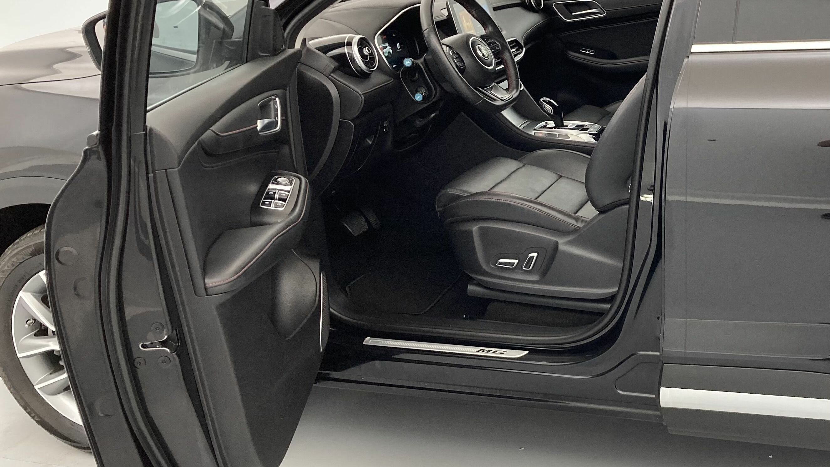 mg hs comfort 1.5 T-GDI 162 AT 2023 pebble black - pbc 13