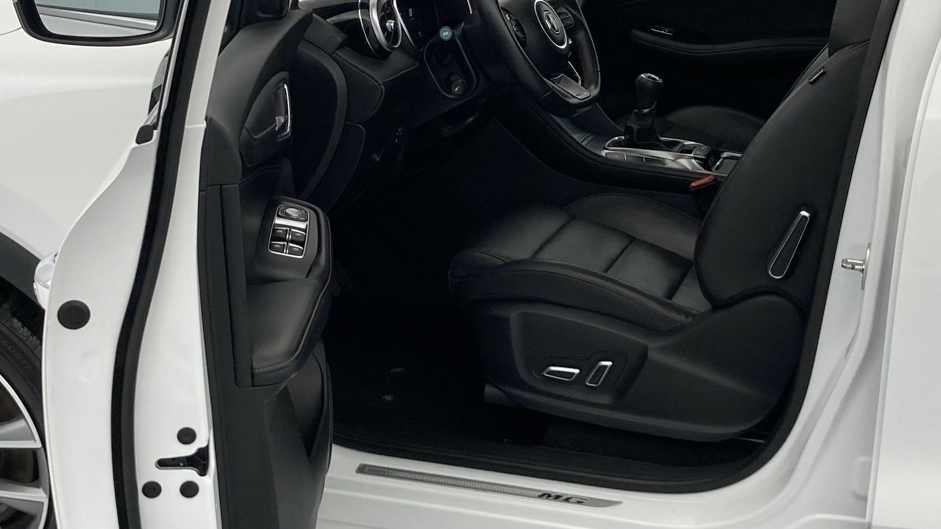 mg hs comfort 1.5 T-GDI 162 2023 dover white - wsb 13