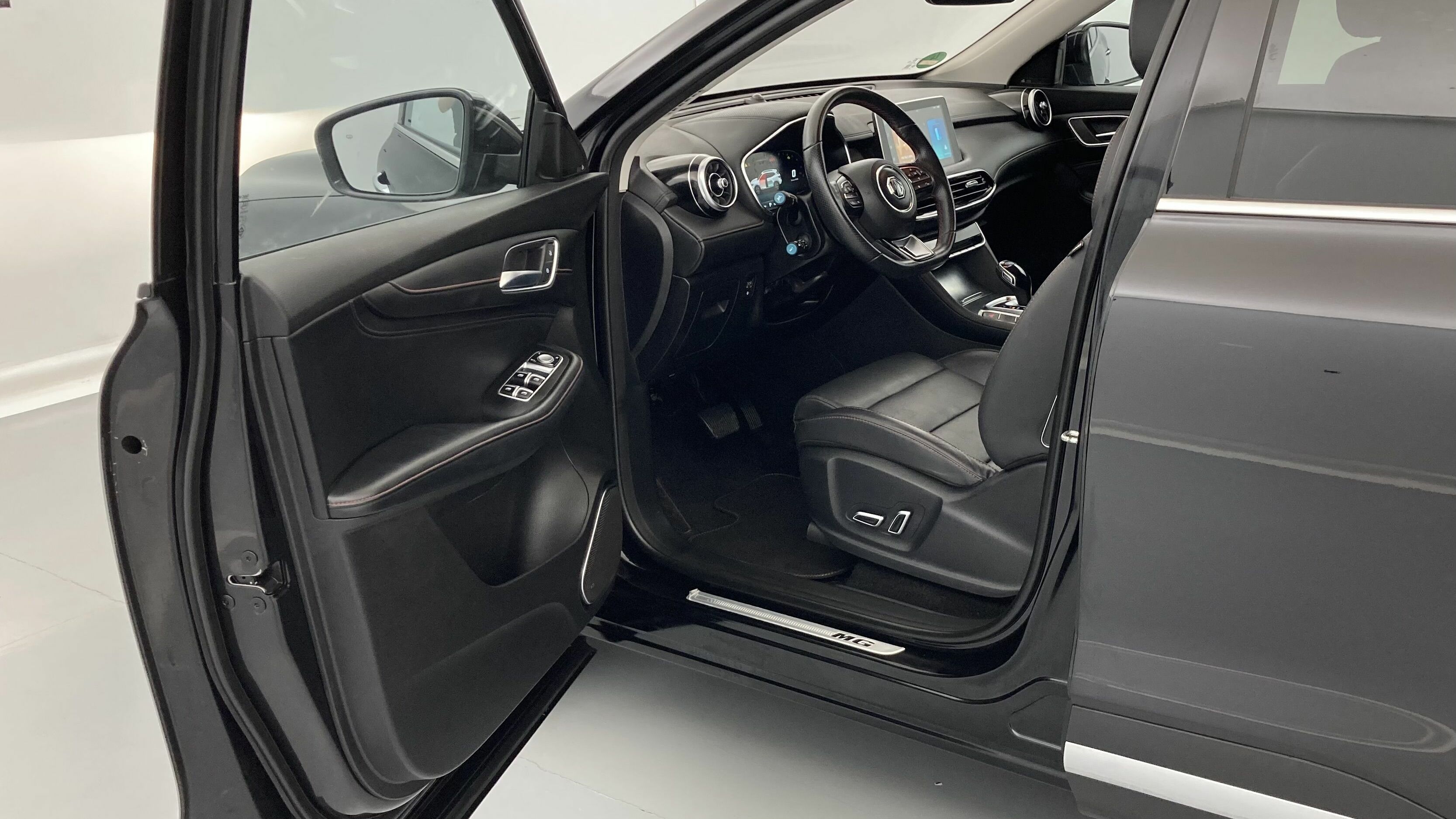 mg hs comfort 1.5 T-GDI 162 AT 2023 pebble black - pbc 13