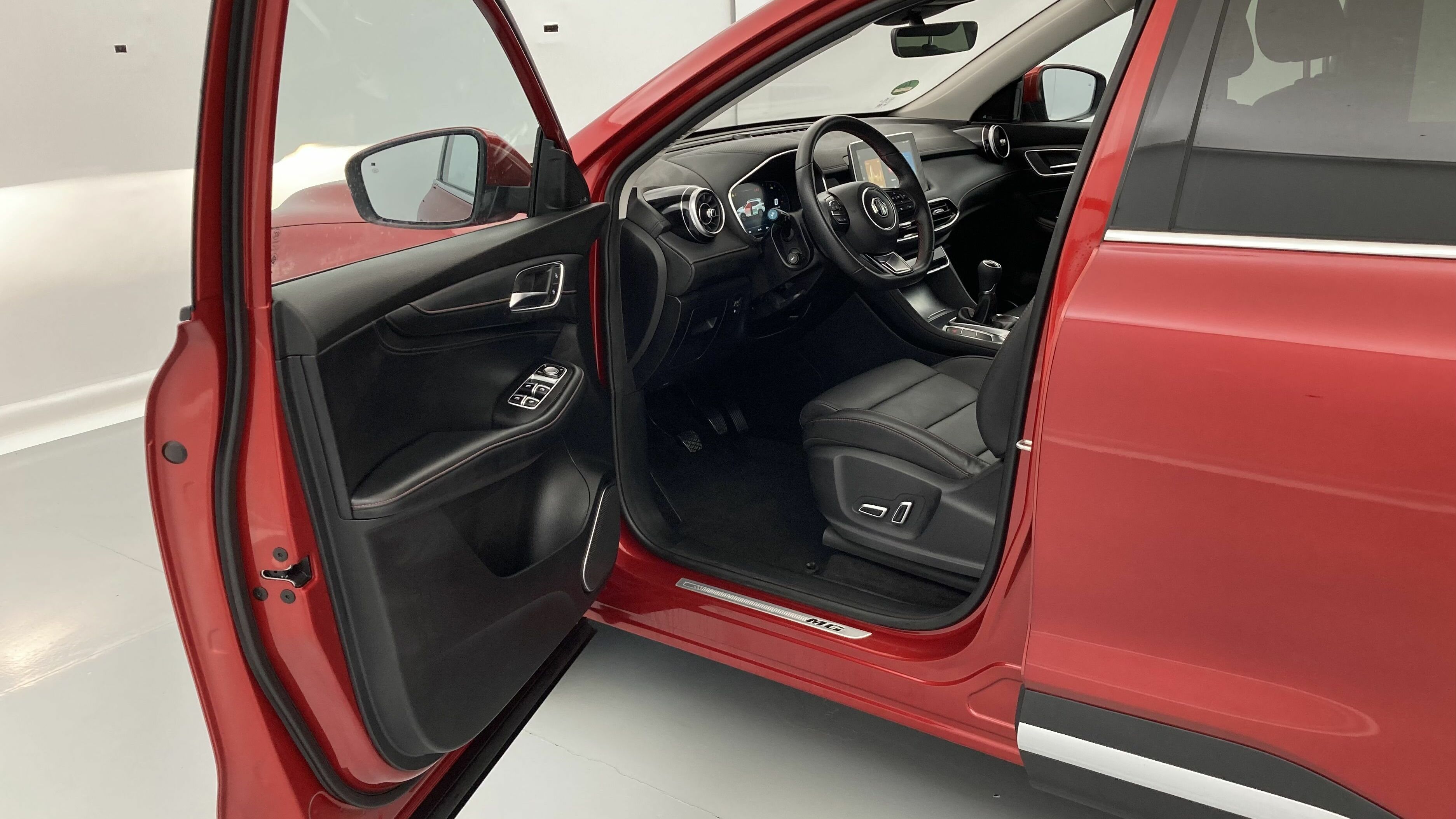 mg hs comfort 1.5 T-GDI 162 2023 diamond red - rsj 13