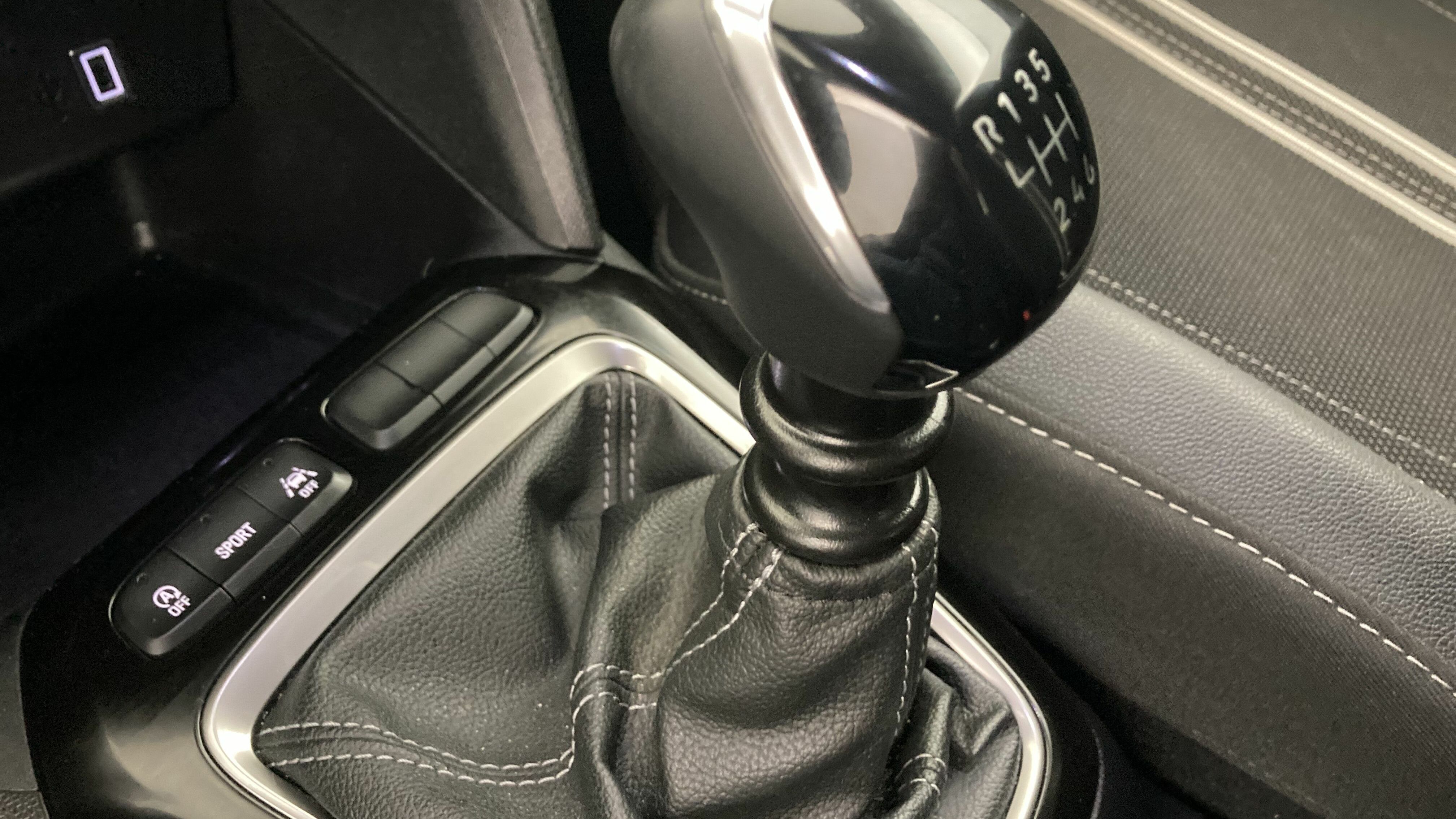 opel corsa gs 1.2T 100 2024 karbon black 16