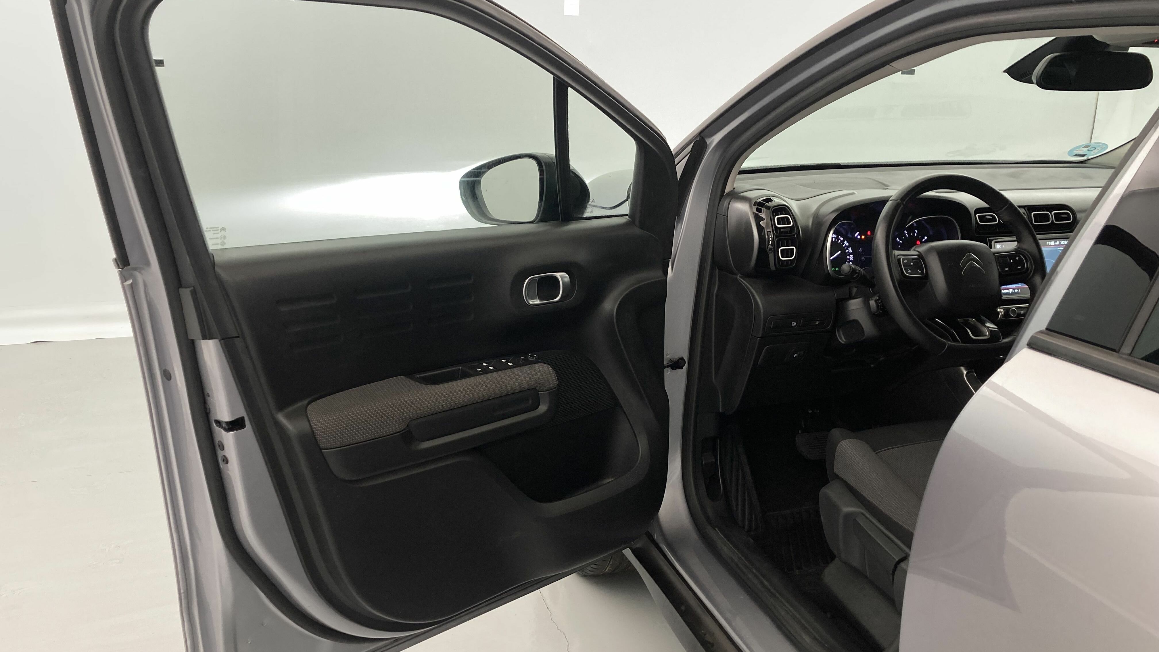 citroen c3 aircross shine pack 1.2 PURETECH 130 EAT 2023 gris acero / negro 12