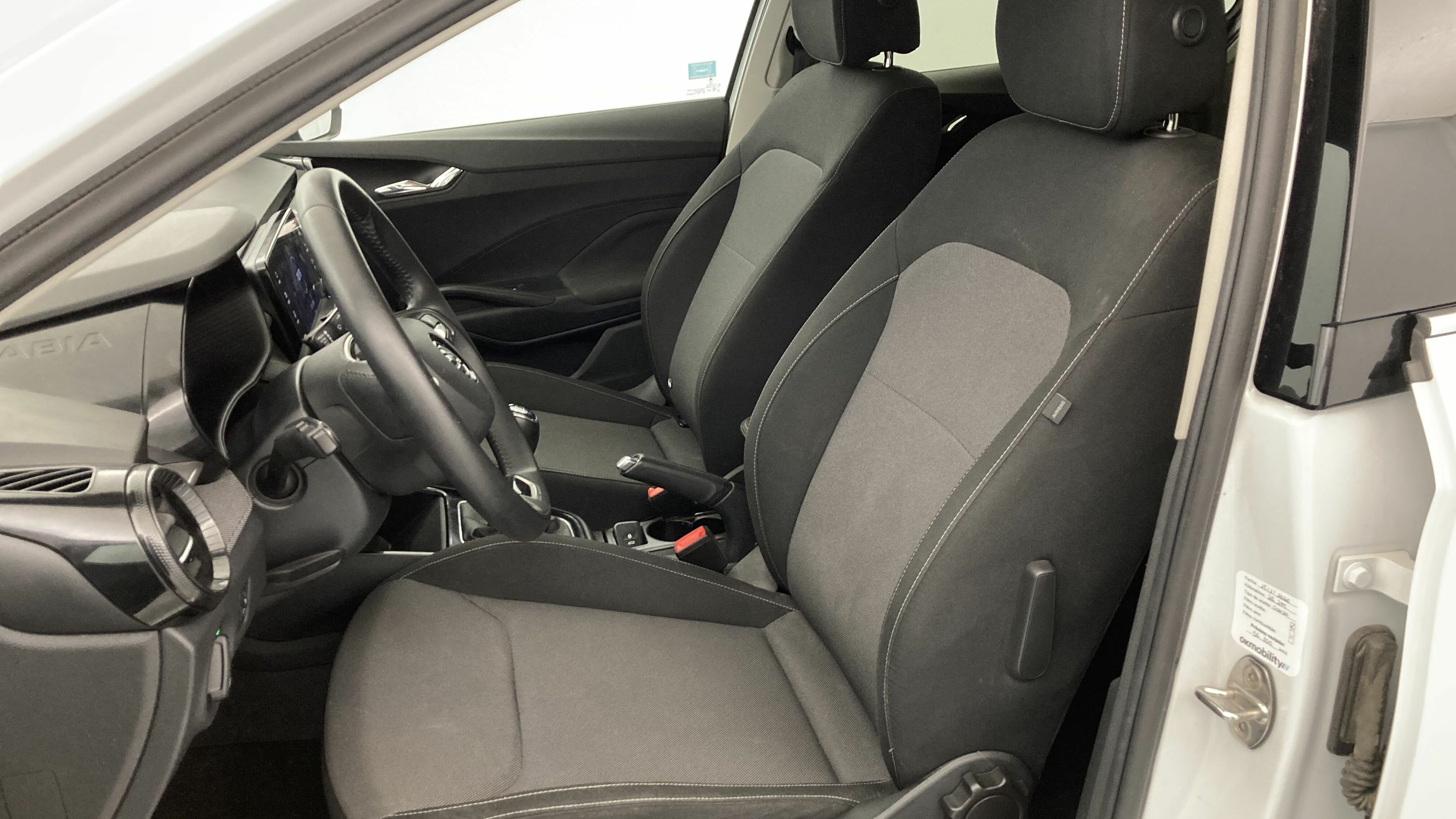 skoda fabia selection 1.0 MPI 80 2024 blanco glaciar 14