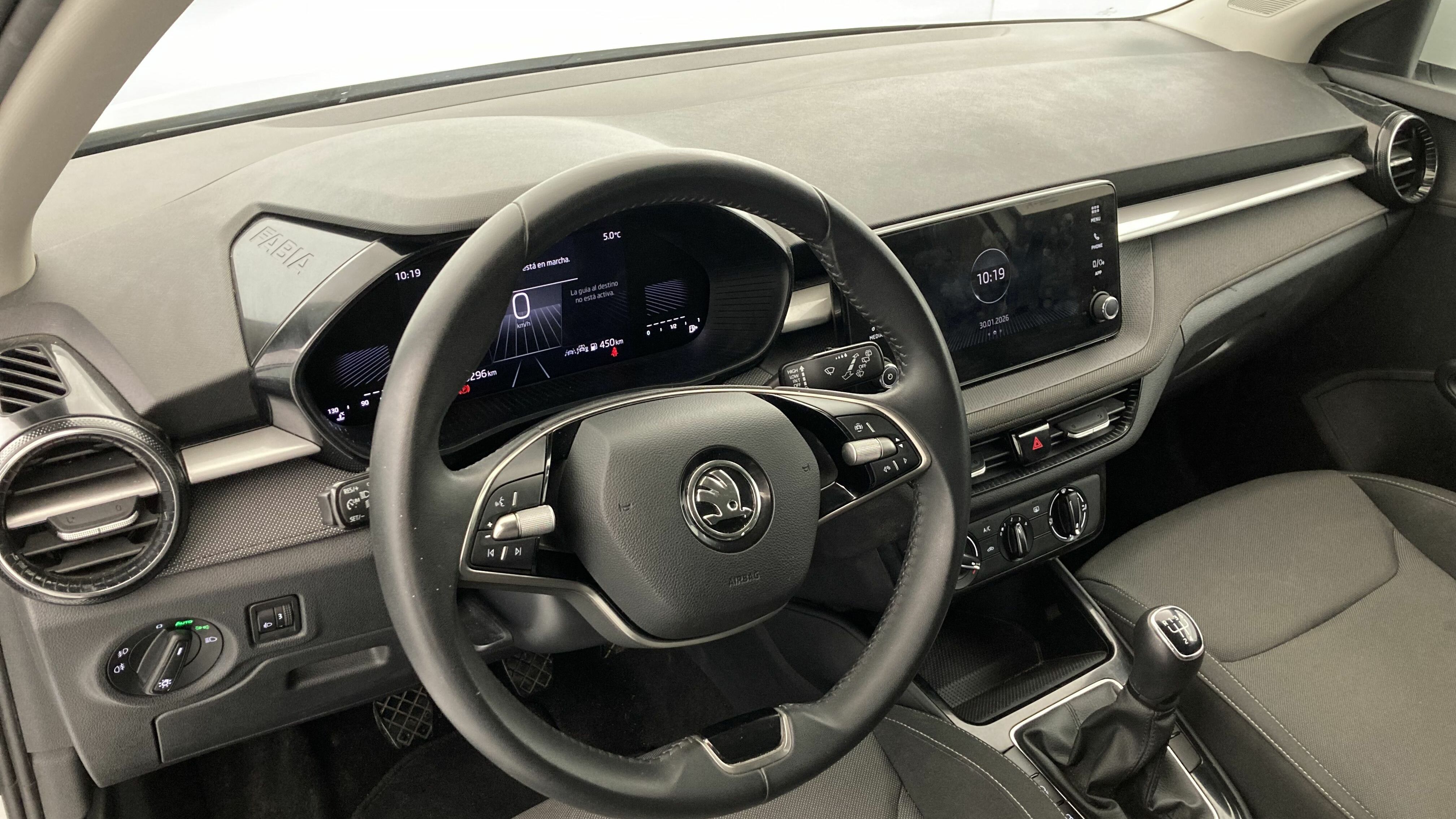 skoda fabia selection 1.0 MPI 80 2024 blanco glaciar 15