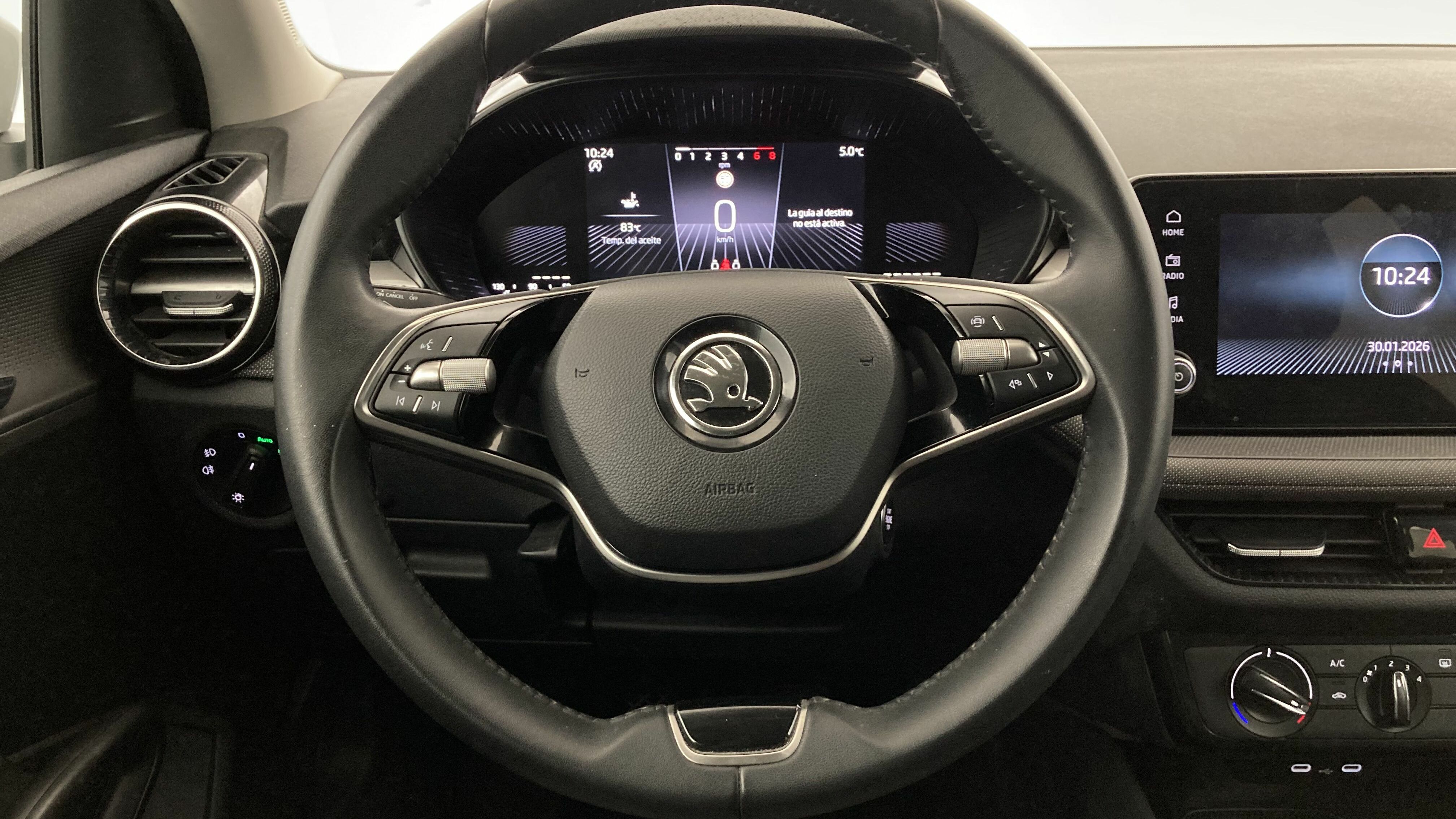 skoda fabia selection 1.0 MPI 80 2024 blanco glaciar 17