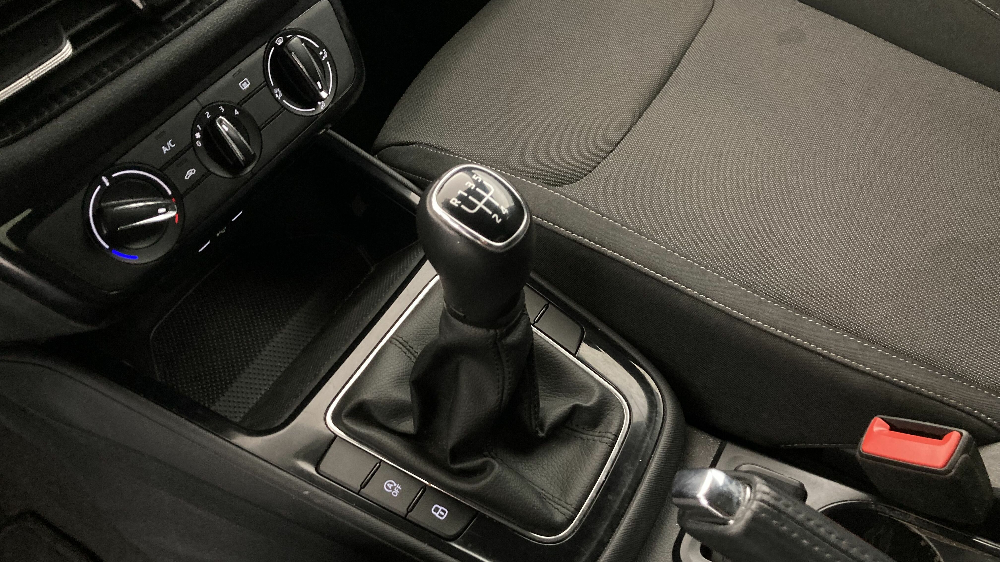 skoda fabia selection 1.0 MPI 80 2024 blanco glaciar 20