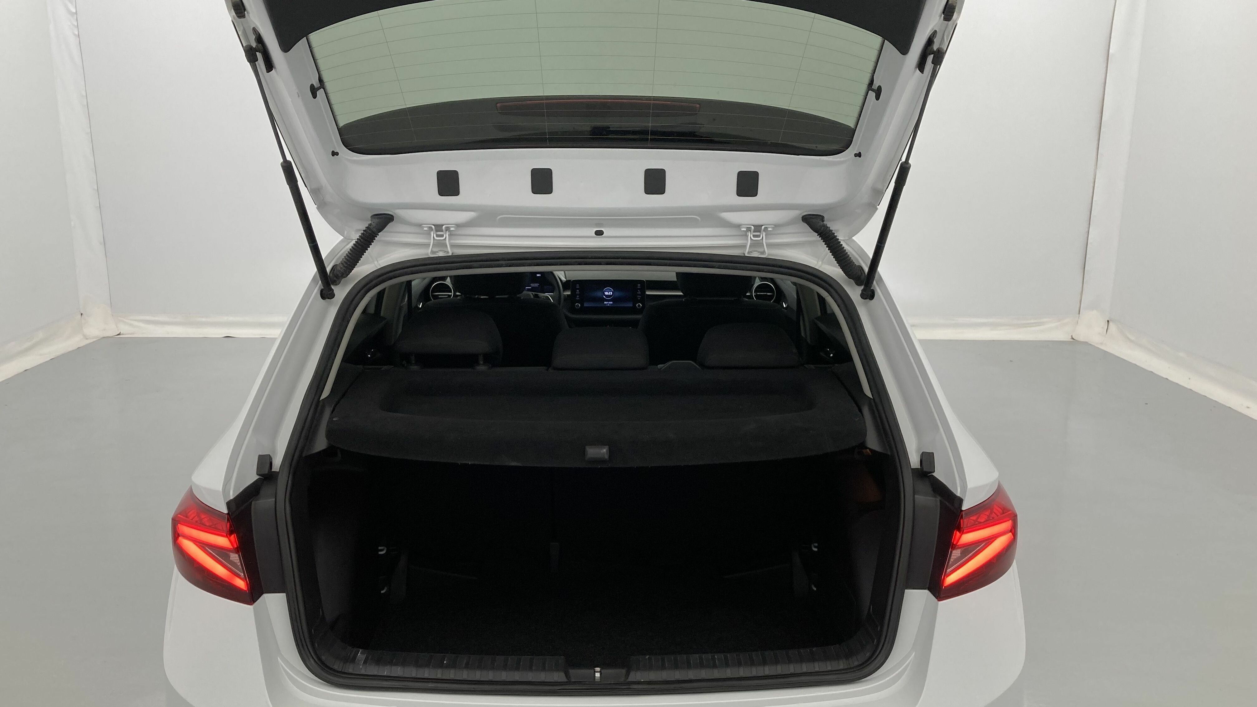 skoda fabia selection 1.0 MPI 80 2024 blanco glaciar 24