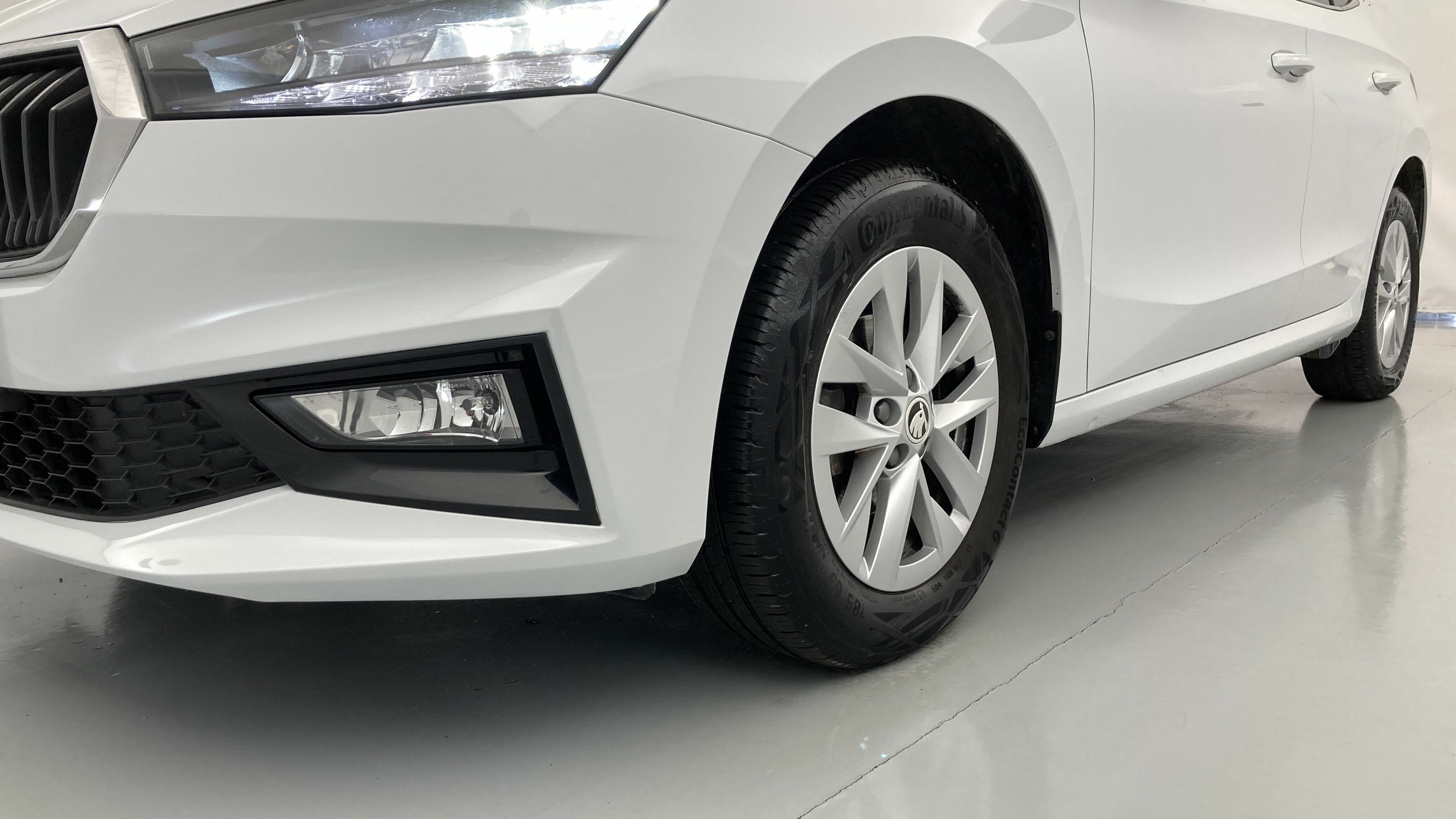 skoda fabia selection 1.0 MPI 80 2024 blanco glaciar 26