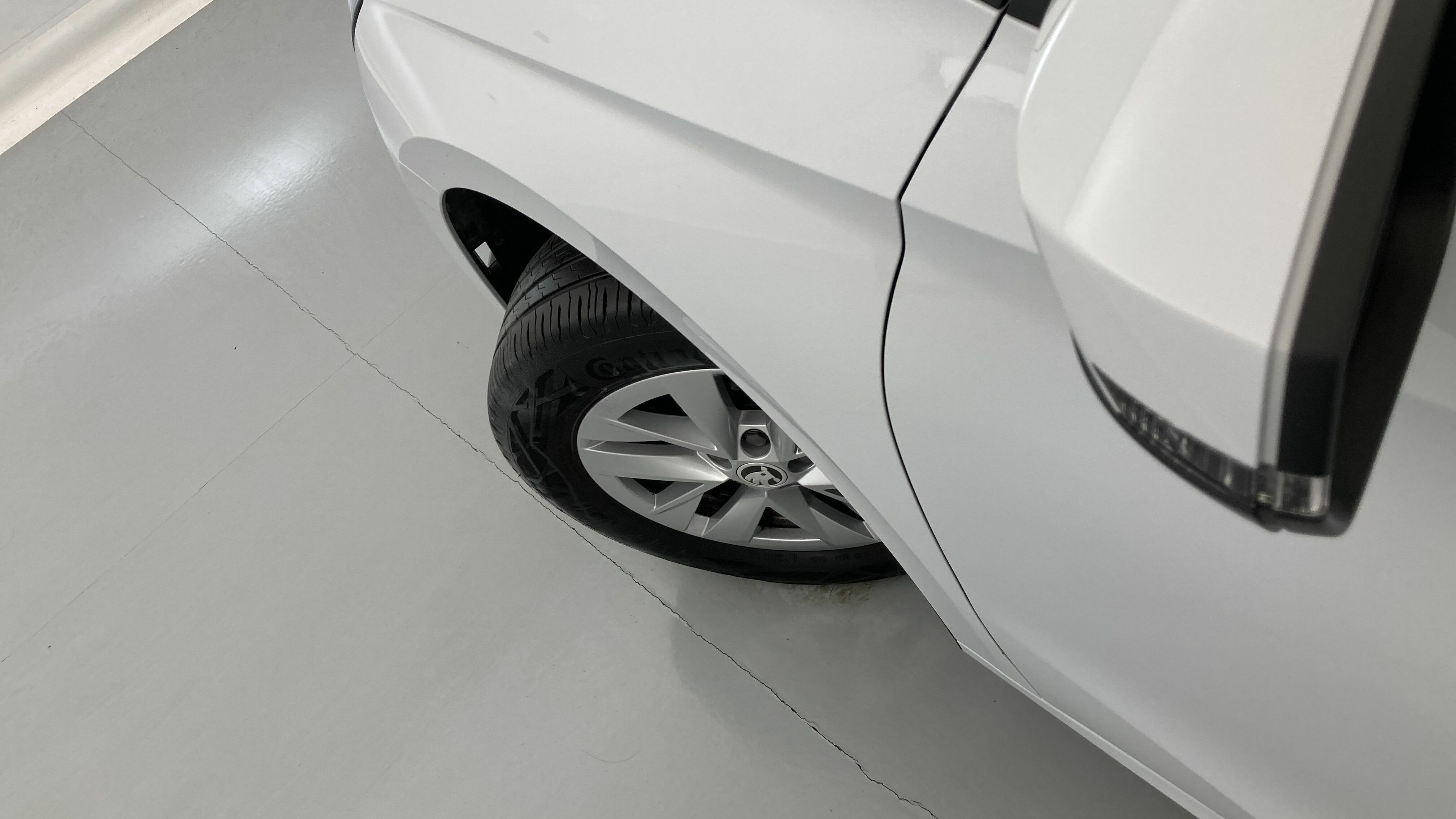 skoda fabia selection 1.0 MPI 80 2024 blanco glaciar 28