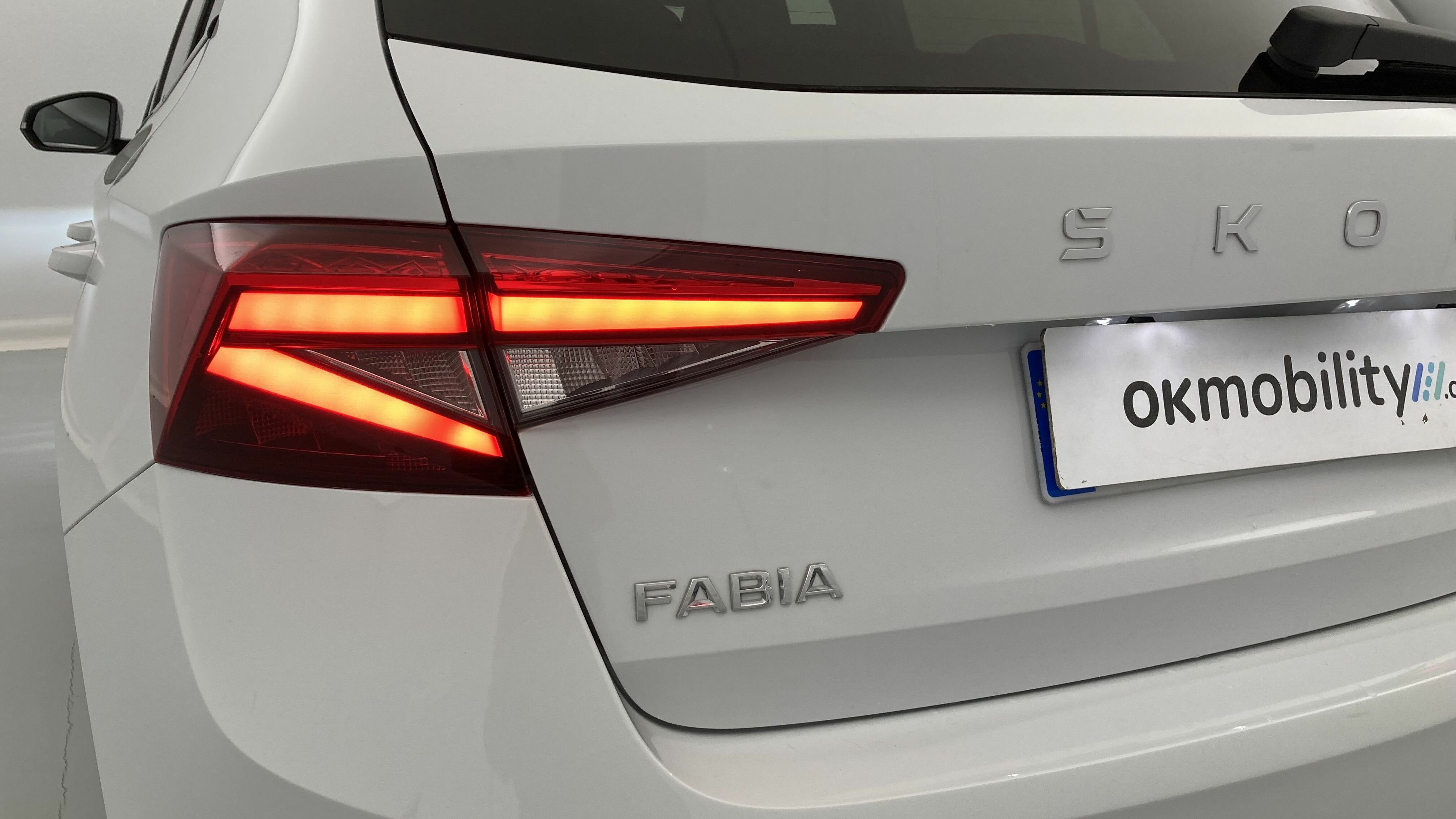 skoda fabia selection 1.0 MPI 80 2024 blanco glaciar 30