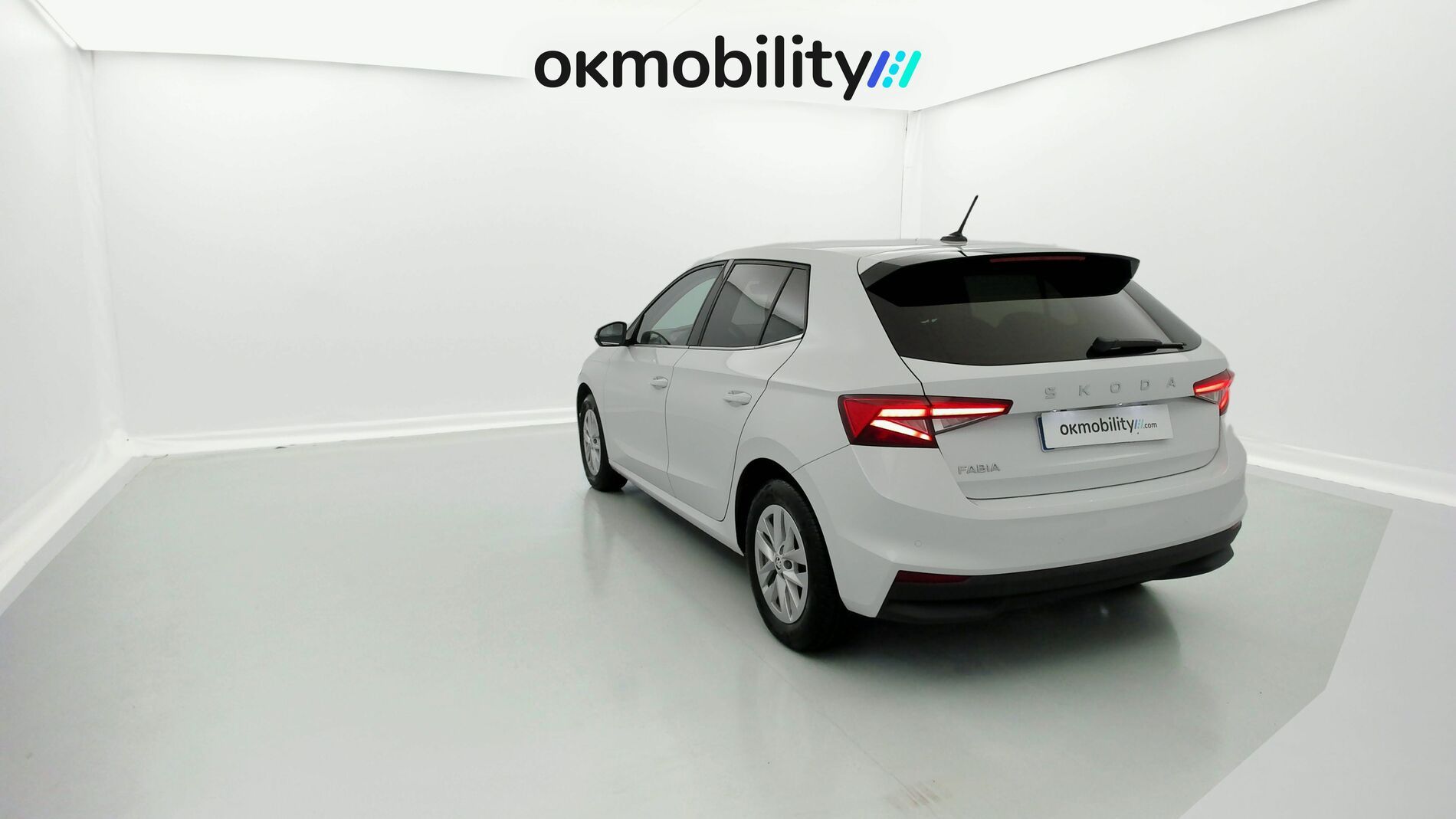 skoda fabia selection 1.0 MPI 80 2024 blanco glaciar 9