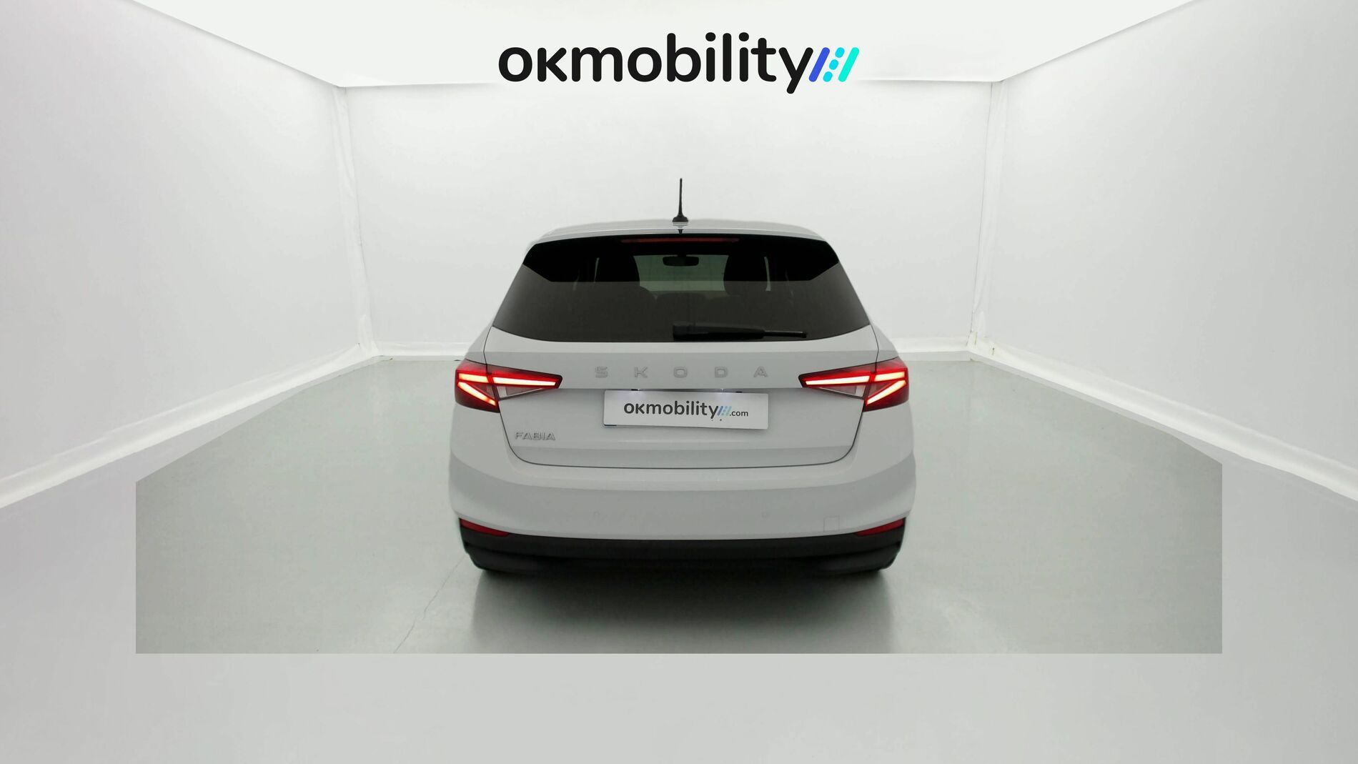 skoda fabia selection 1.0 MPI 80 2024 blanco glaciar 10