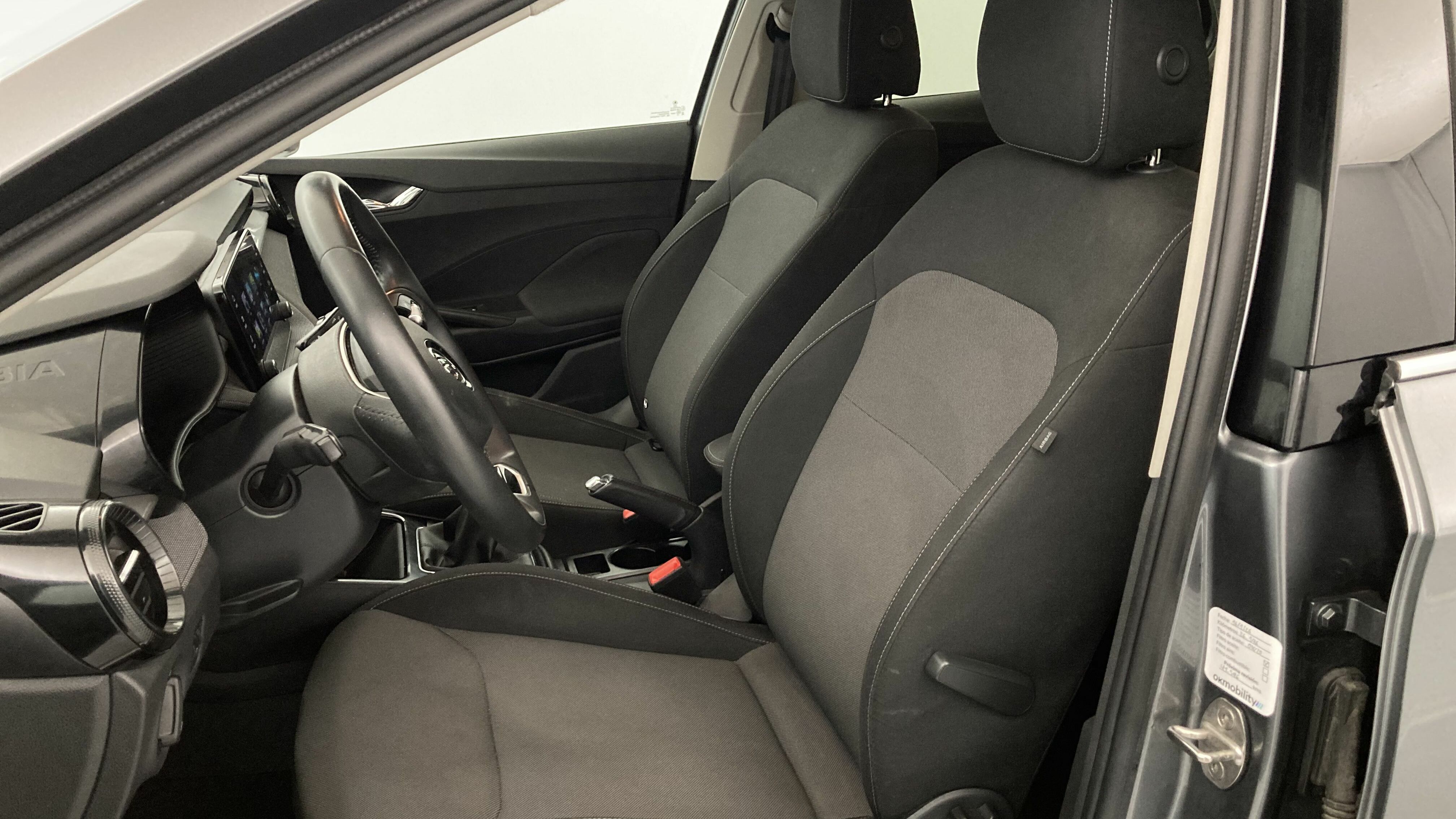 skoda fabia selection 1.0 MPI 80 2024 gris graphite 13