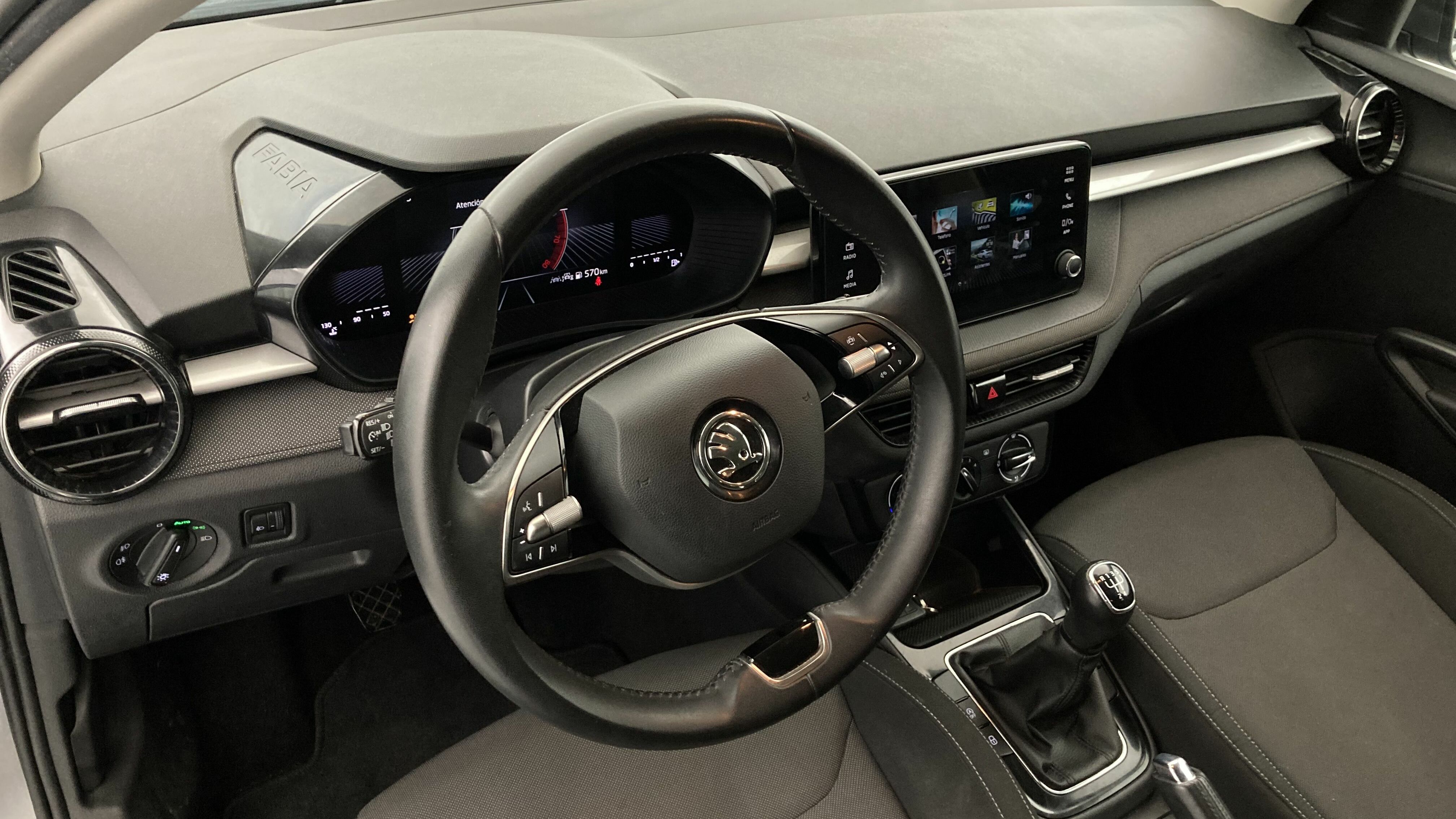 skoda fabia selection 1.0 MPI 80 2024 gris graphite 14