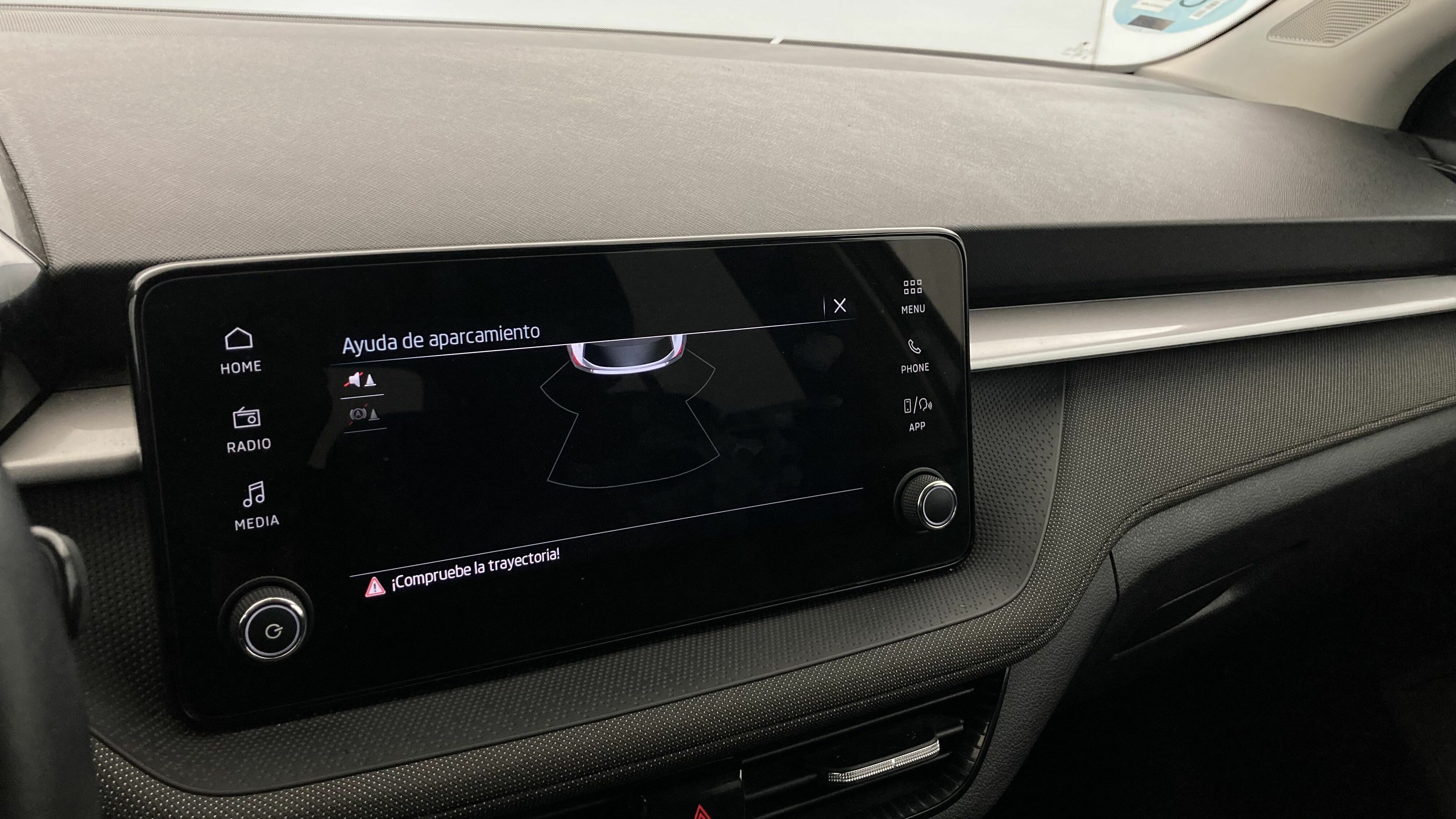 skoda fabia selection 1.0 MPI 80 2024 gris graphite 18