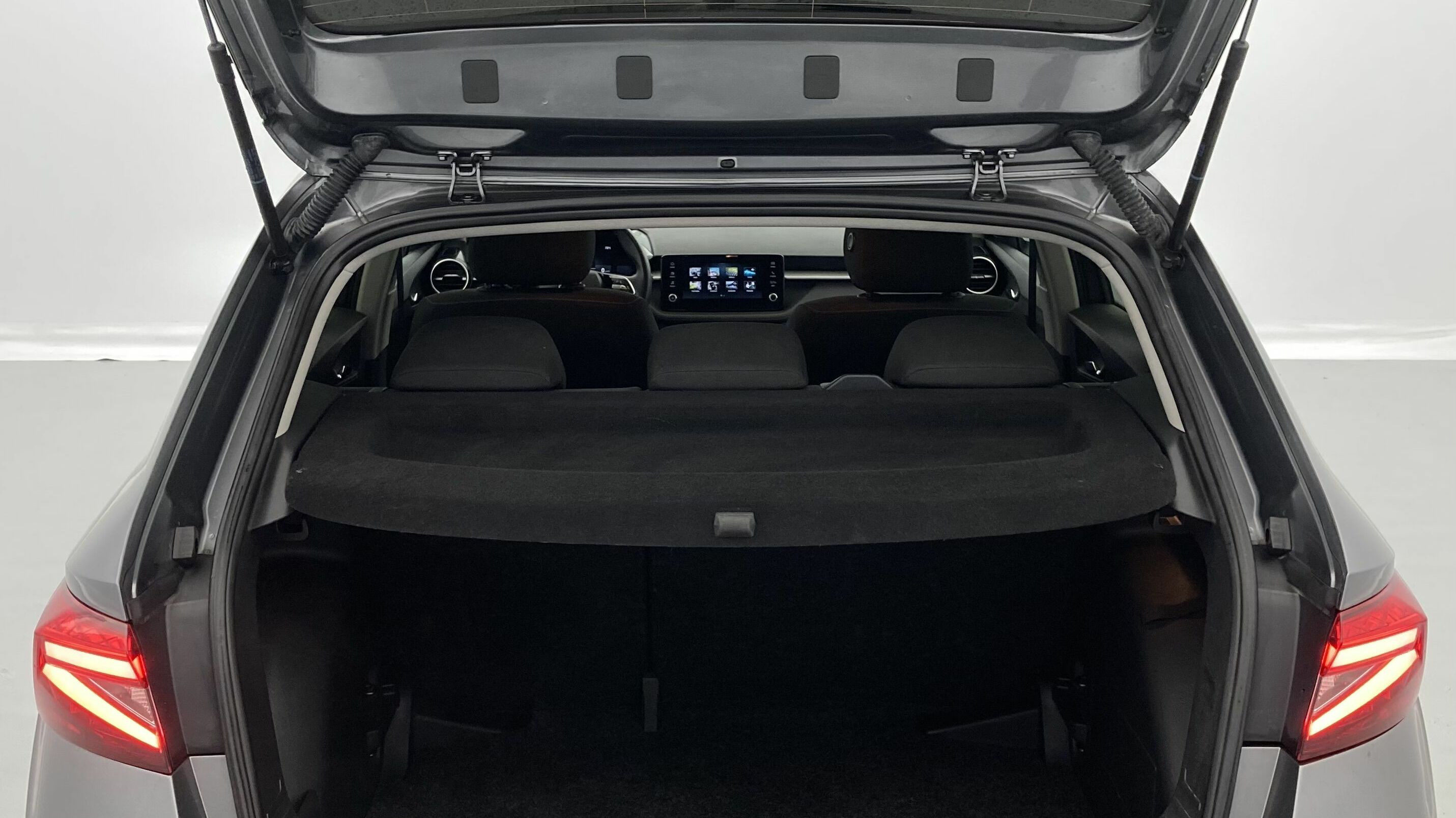 skoda fabia selection 1.0 MPI 80 2024 gris graphite 23