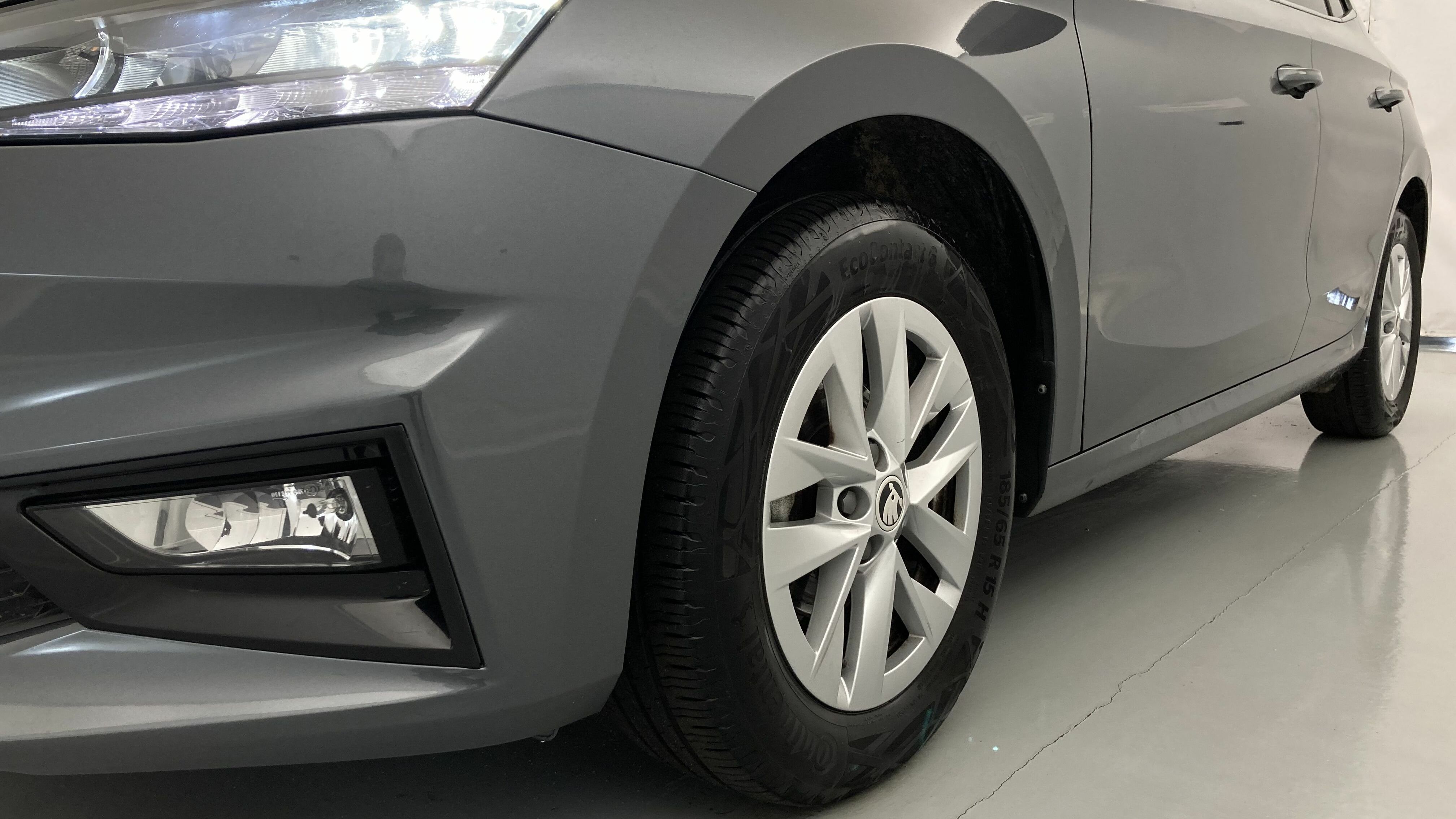 skoda fabia selection 1.0 MPI 80 2024 gris graphite 25