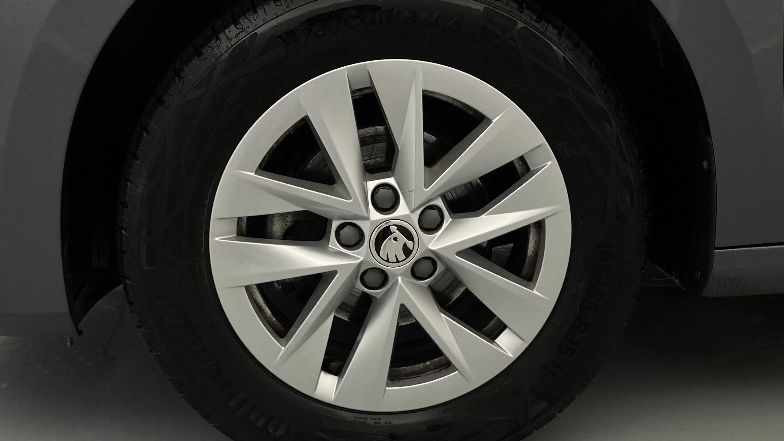 skoda fabia selection 1.0 MPI 80 2024 gris graphite 26