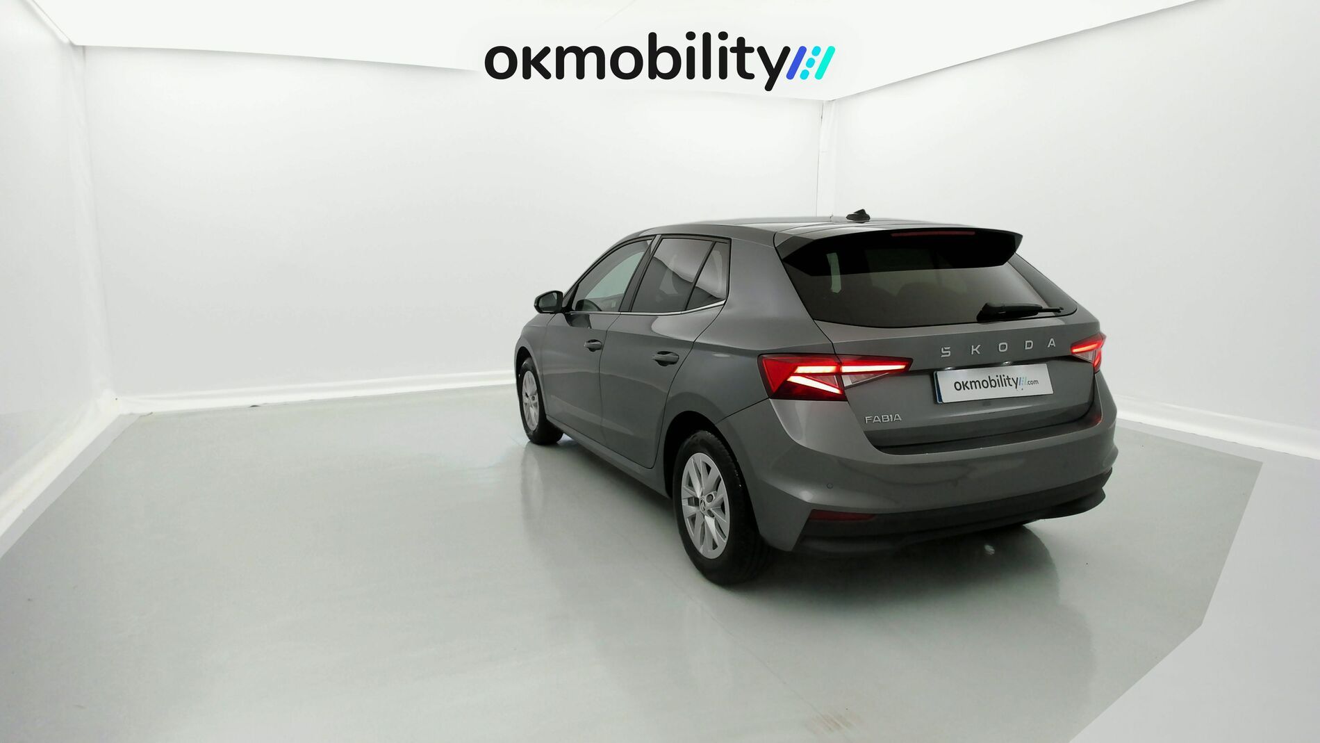 skoda fabia selection 1.0 MPI 80 2024 gris graphite 8