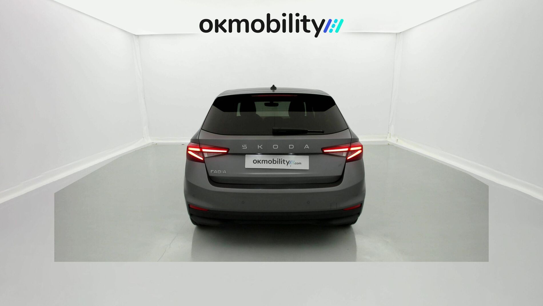 skoda fabia selection 1.0 MPI 80 2024 gris graphite 9