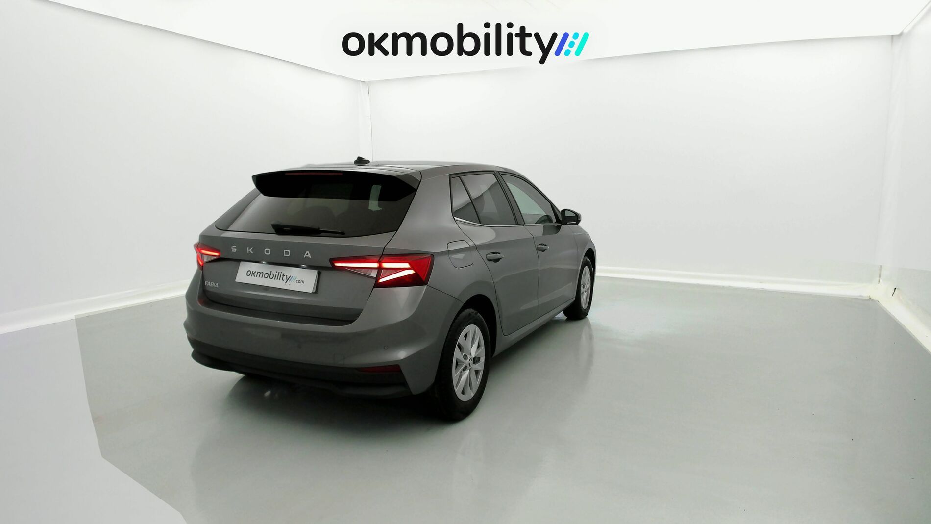 skoda fabia selection 1.0 MPI 80 2024 gris graphite 10