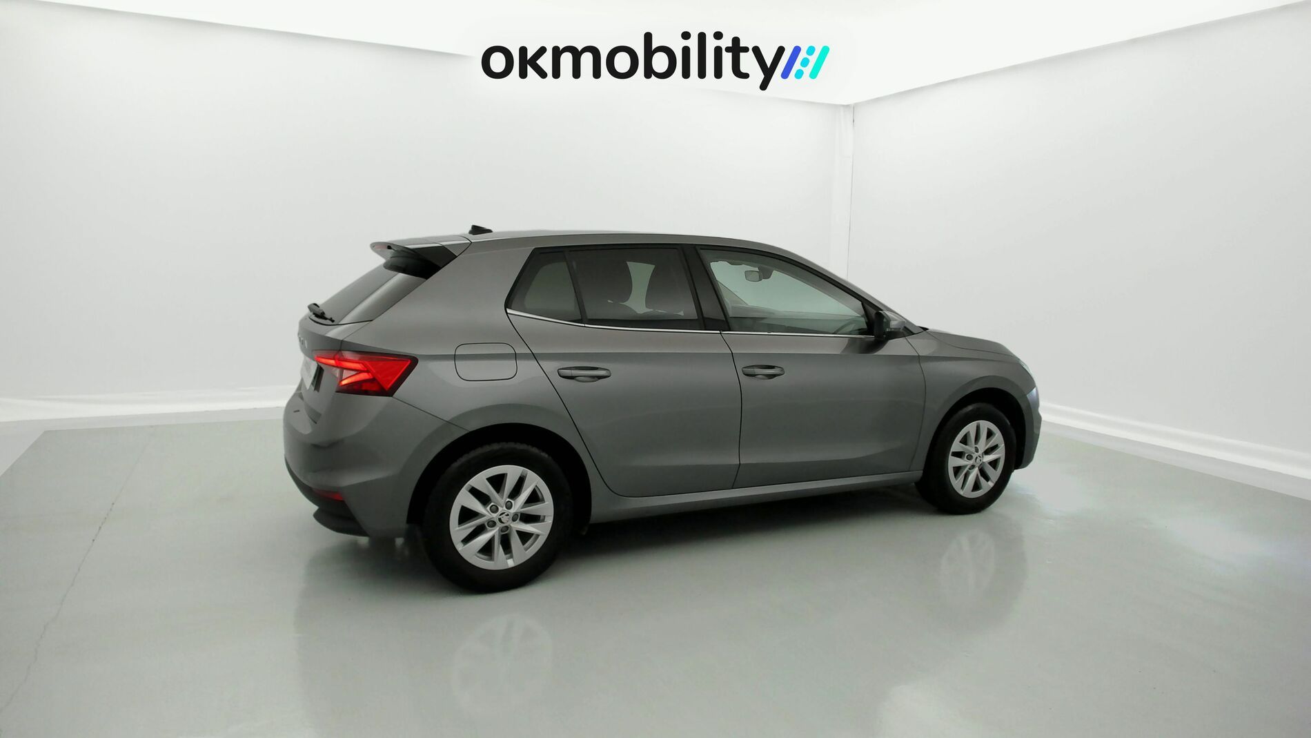 skoda fabia selection 1.0 MPI 80 2024 gris graphite 11