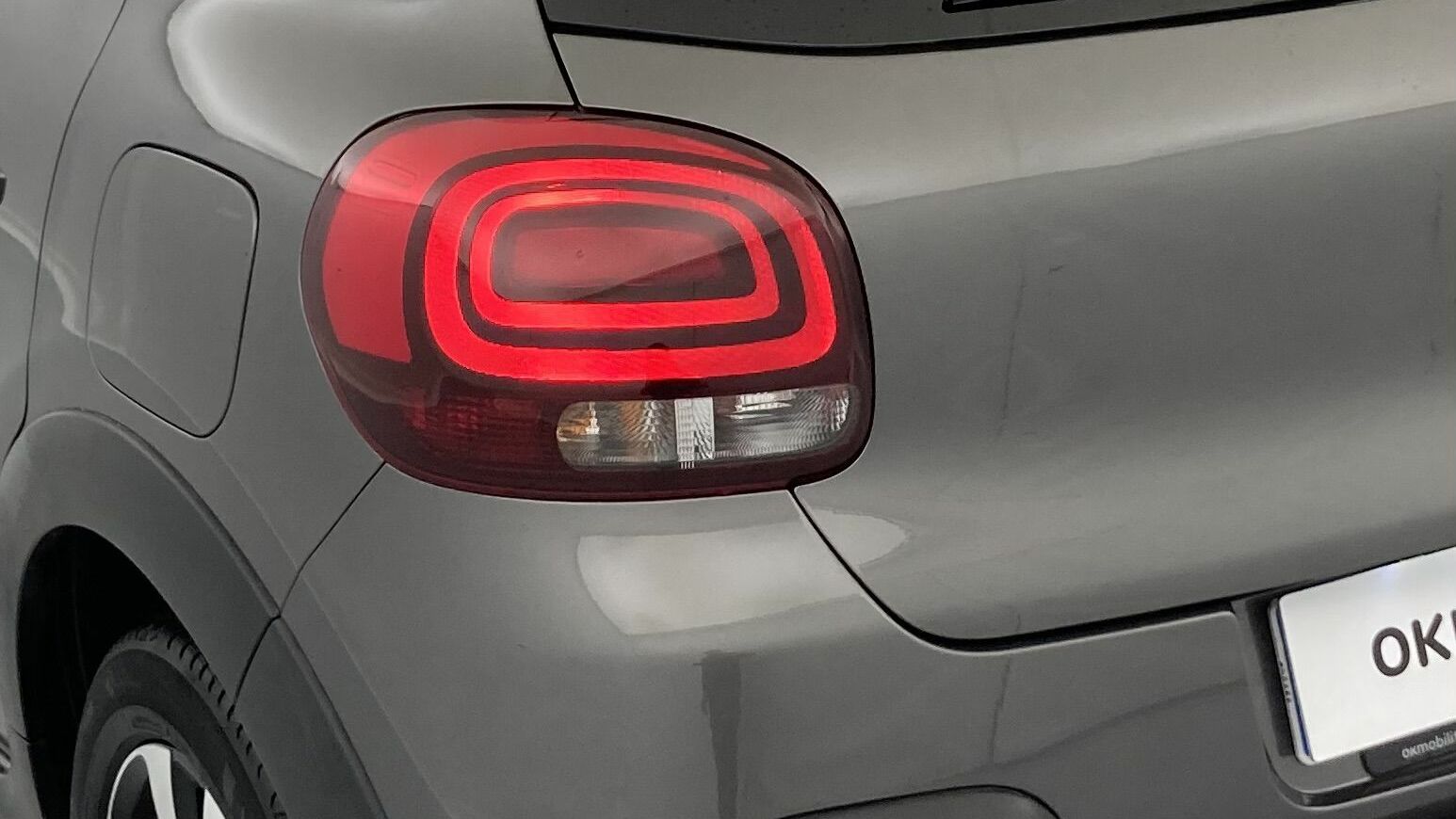 citroen c3 shine 1.2 PURETECH 110 EAT 2023 gris platino / negro 23