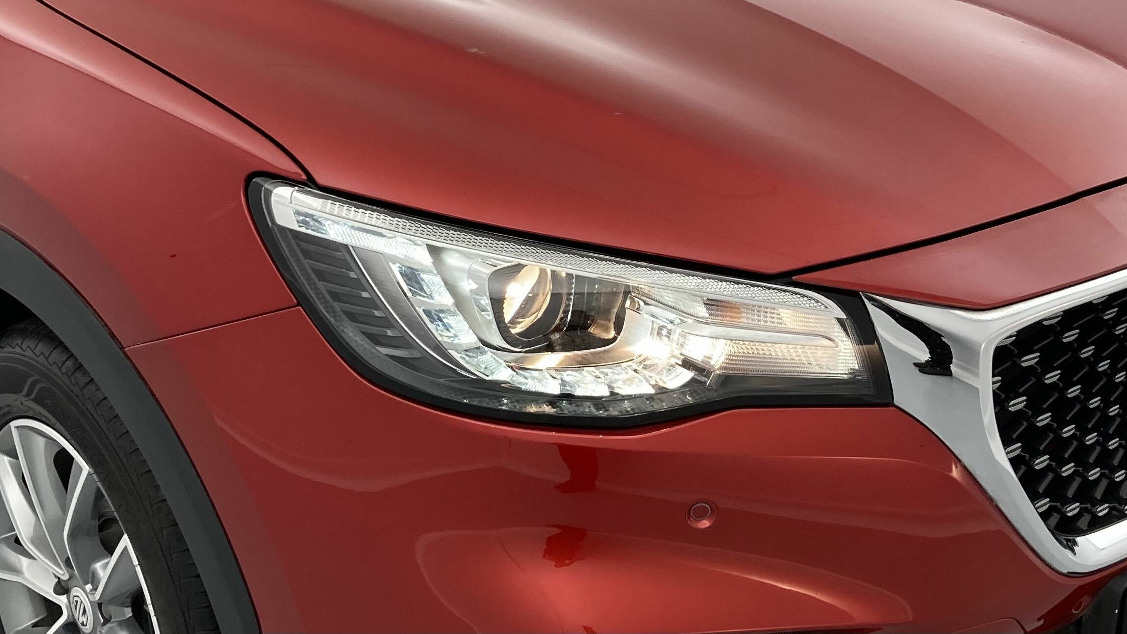 mg hs comfort 1.5 T-GDI 162 2023 diamond red - rsj 28