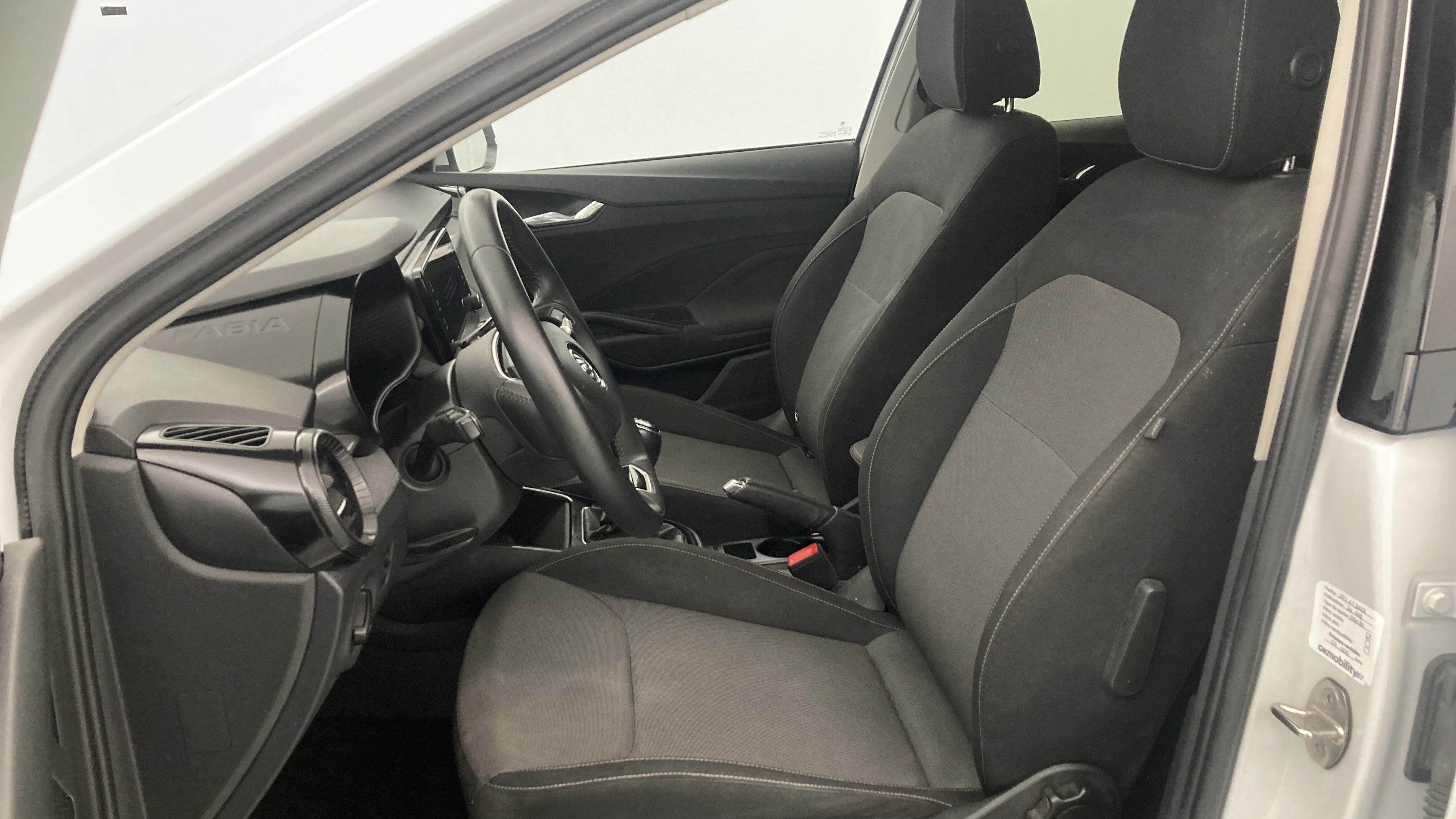 skoda fabia selection 1.0 MPI 80 2024 blanco glaciar 13