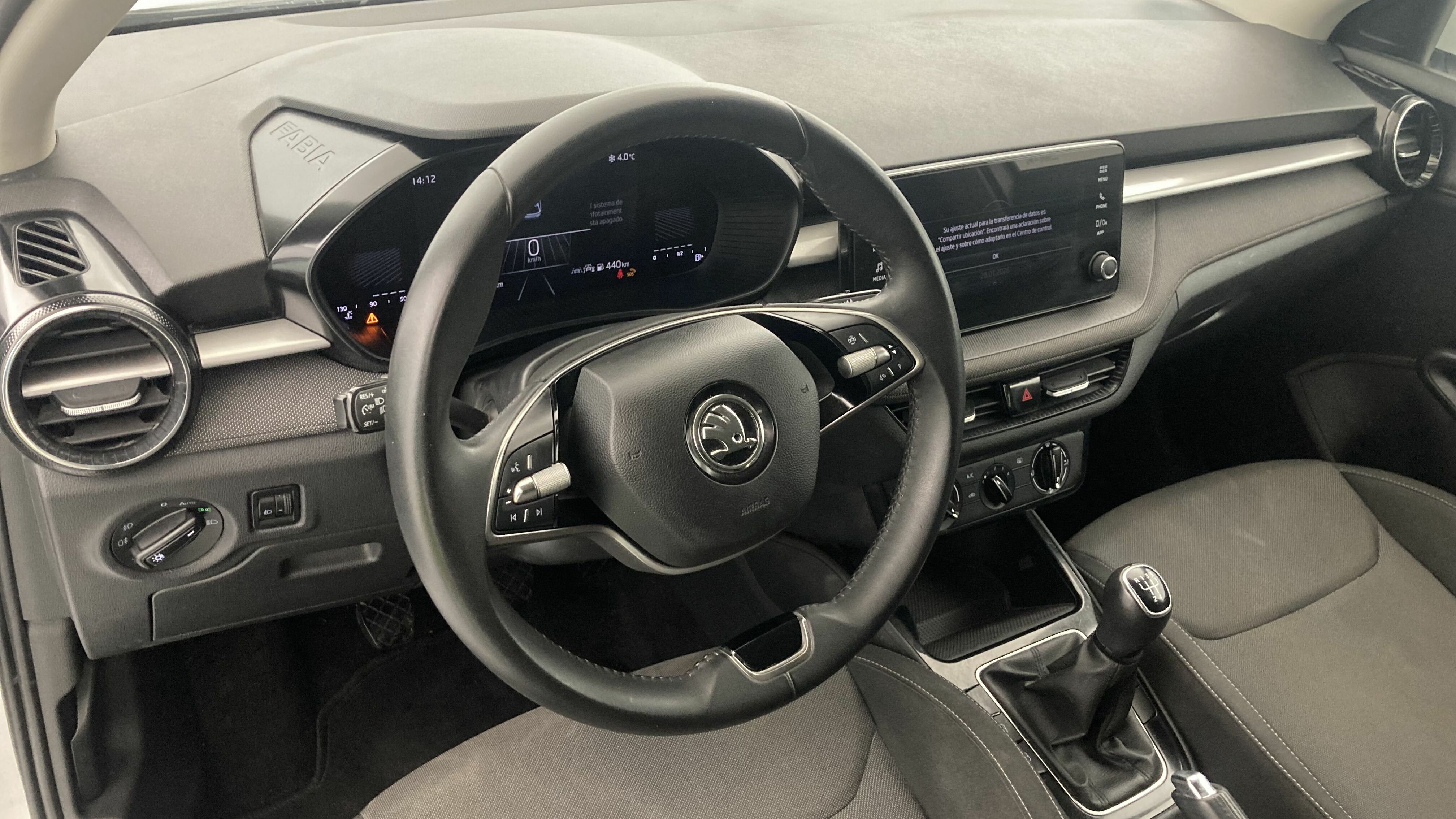 skoda fabia selection 1.0 MPI 80 2024 blanco glaciar 14