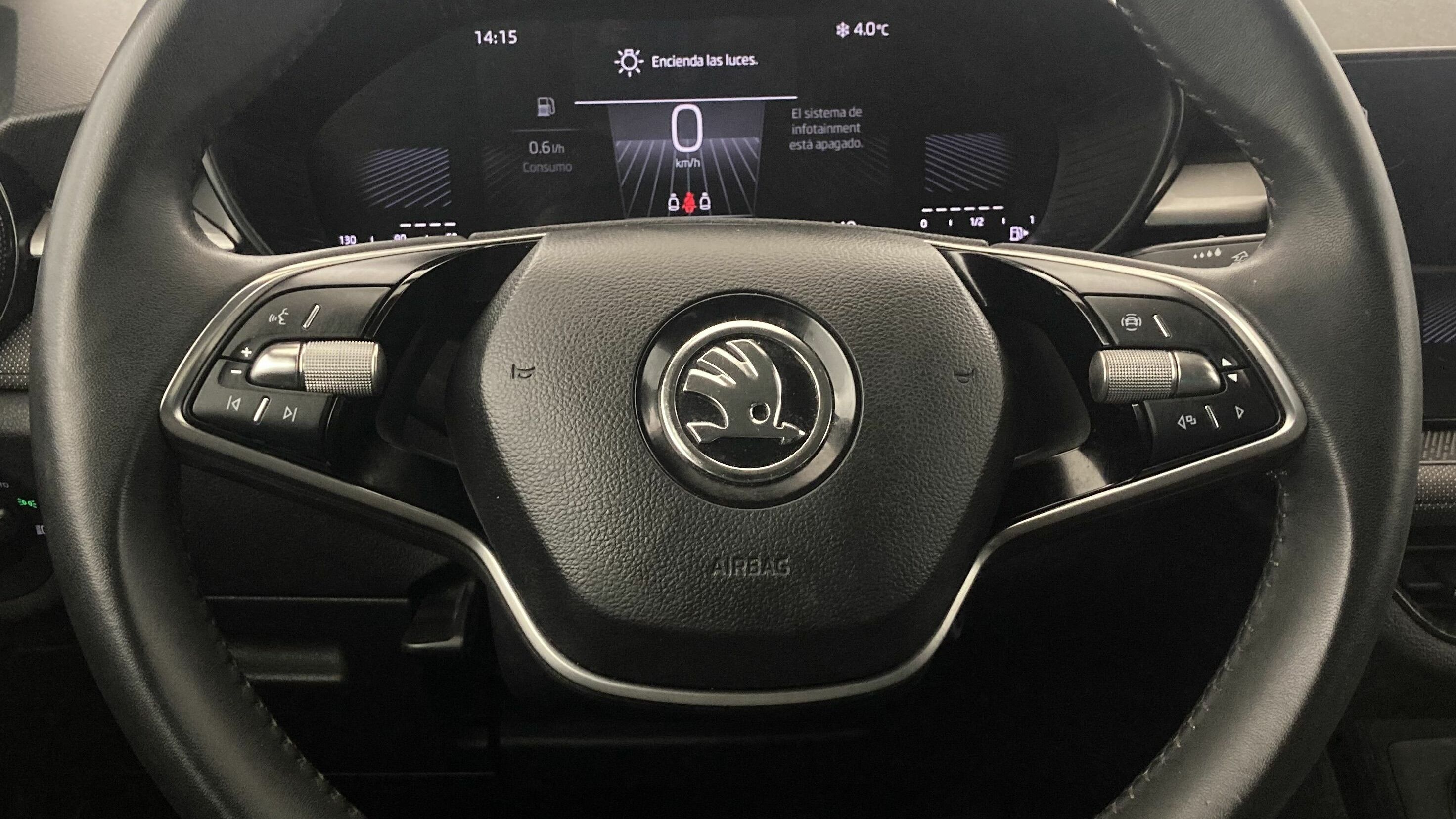 skoda fabia selection 1.0 MPI 80 2024 blanco glaciar 16