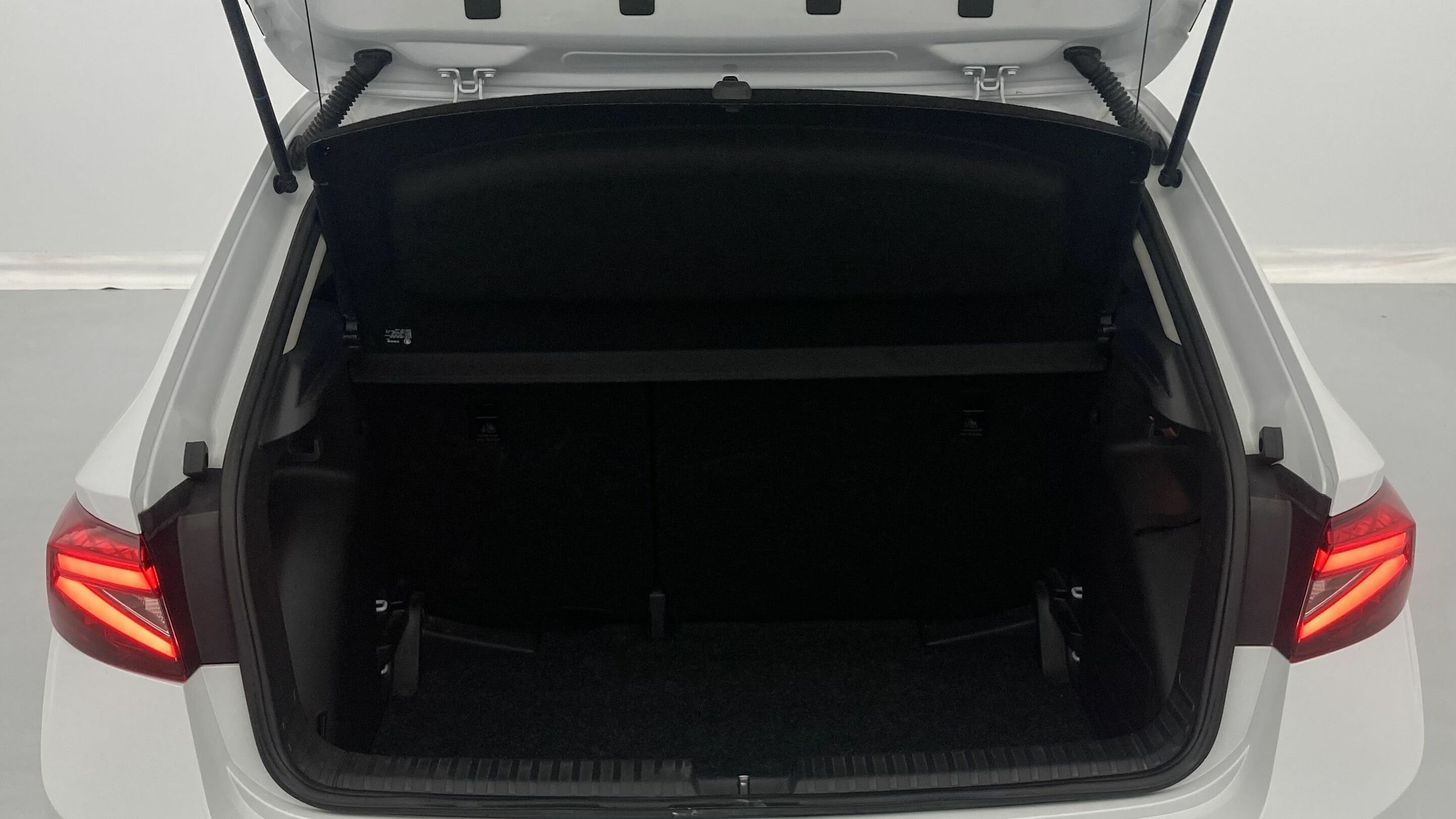 skoda fabia selection 1.0 MPI 80 2024 blanco glaciar 23