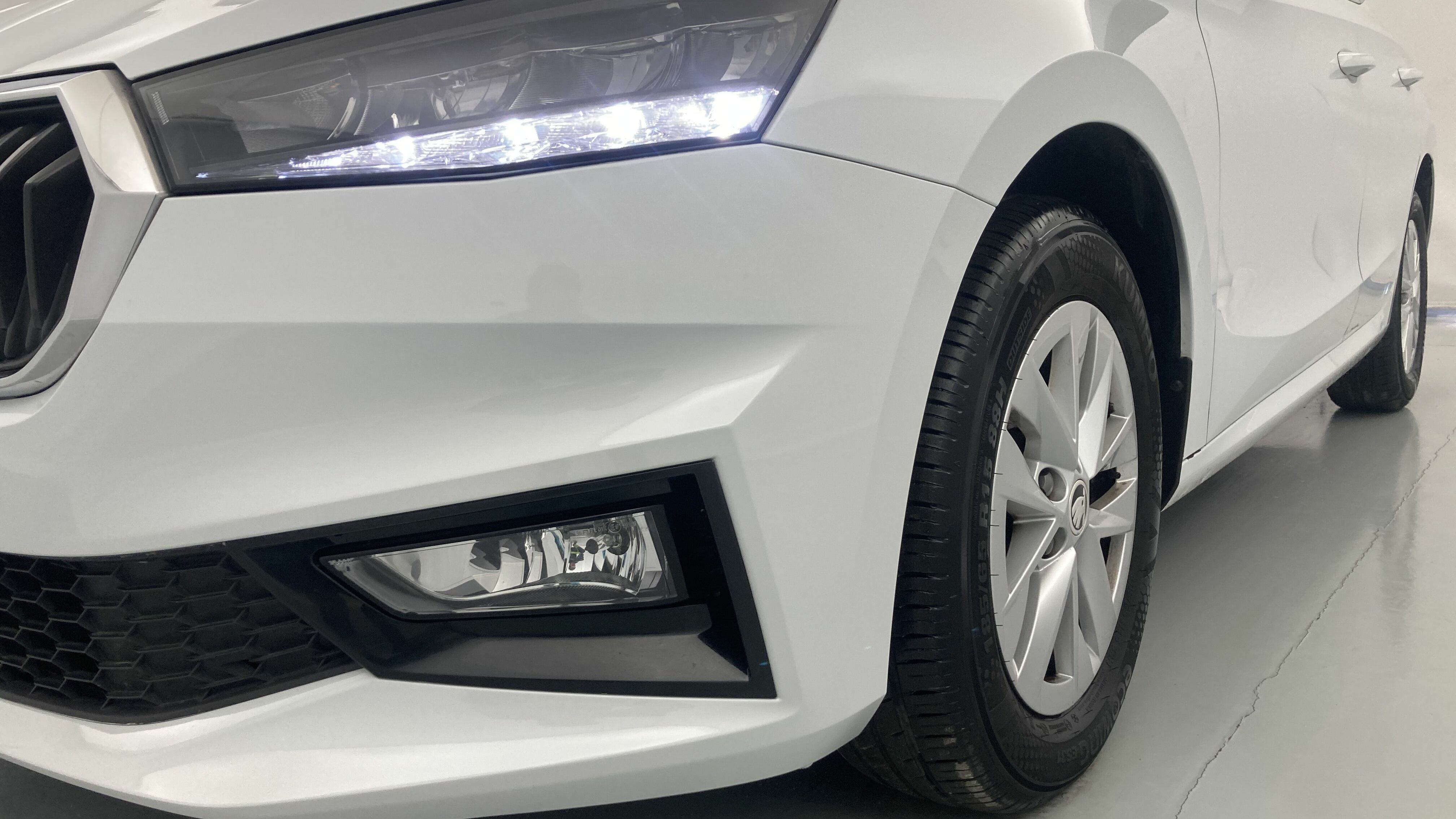 skoda fabia selection 1.0 MPI 80 2024 blanco glaciar 25