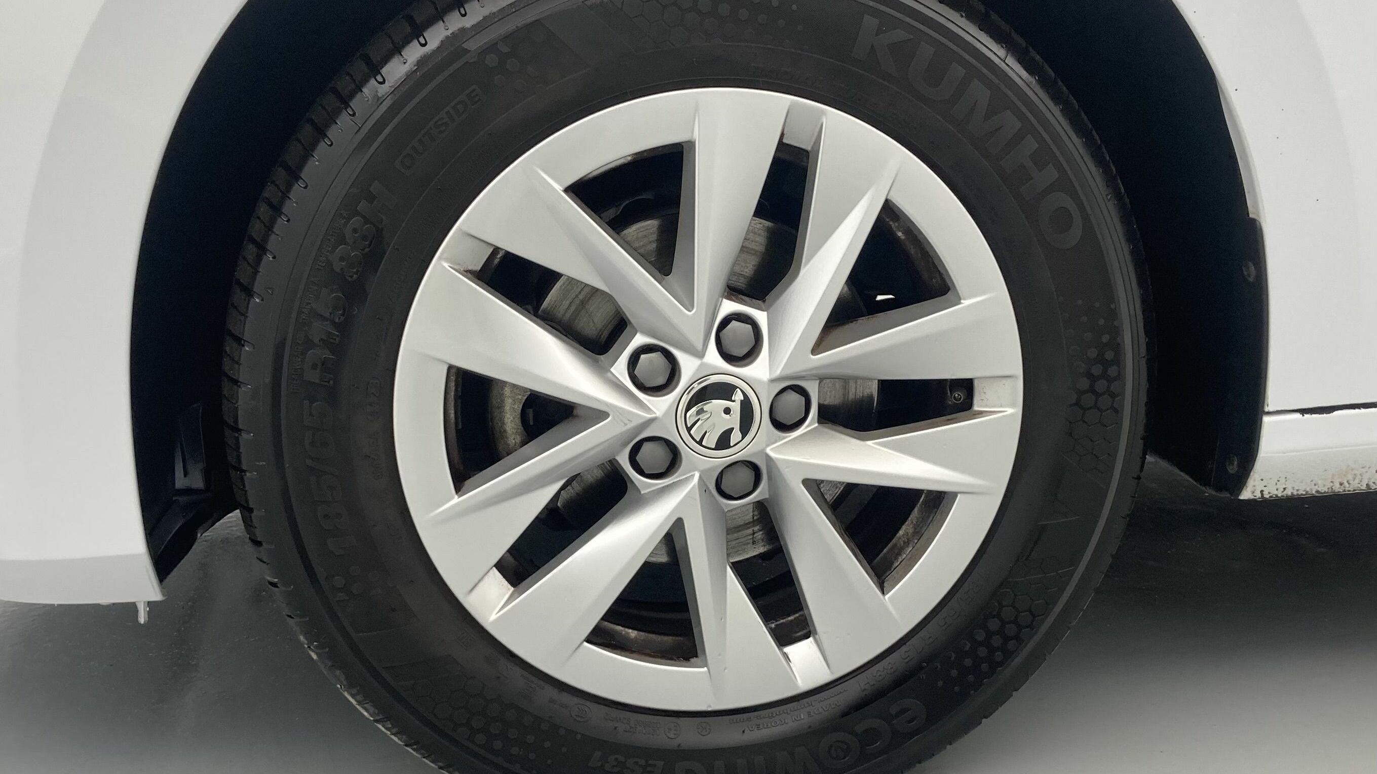 skoda fabia selection 1.0 MPI 80 2024 blanco glaciar 26