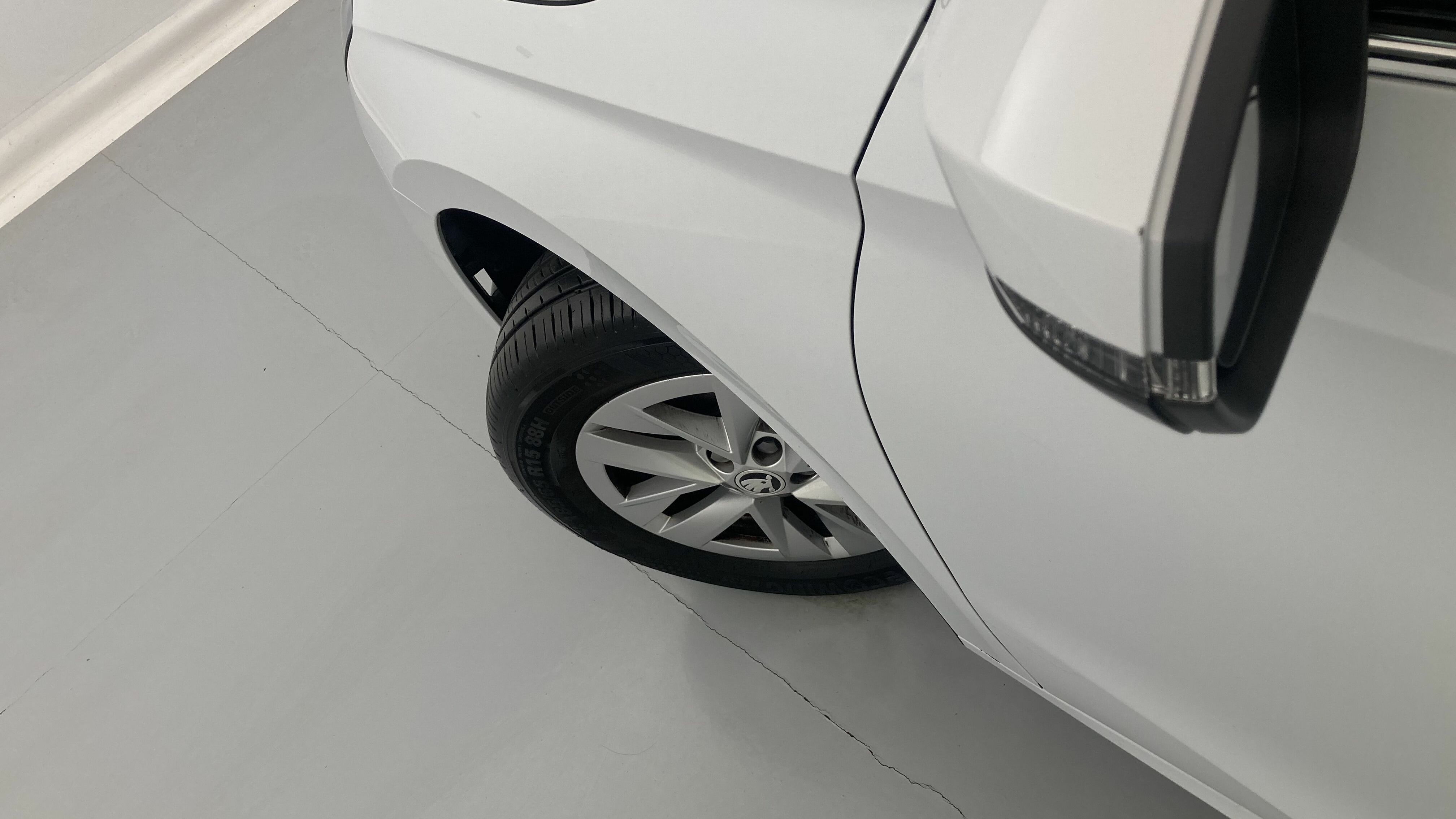 skoda fabia selection 1.0 MPI 80 2024 blanco glaciar 27