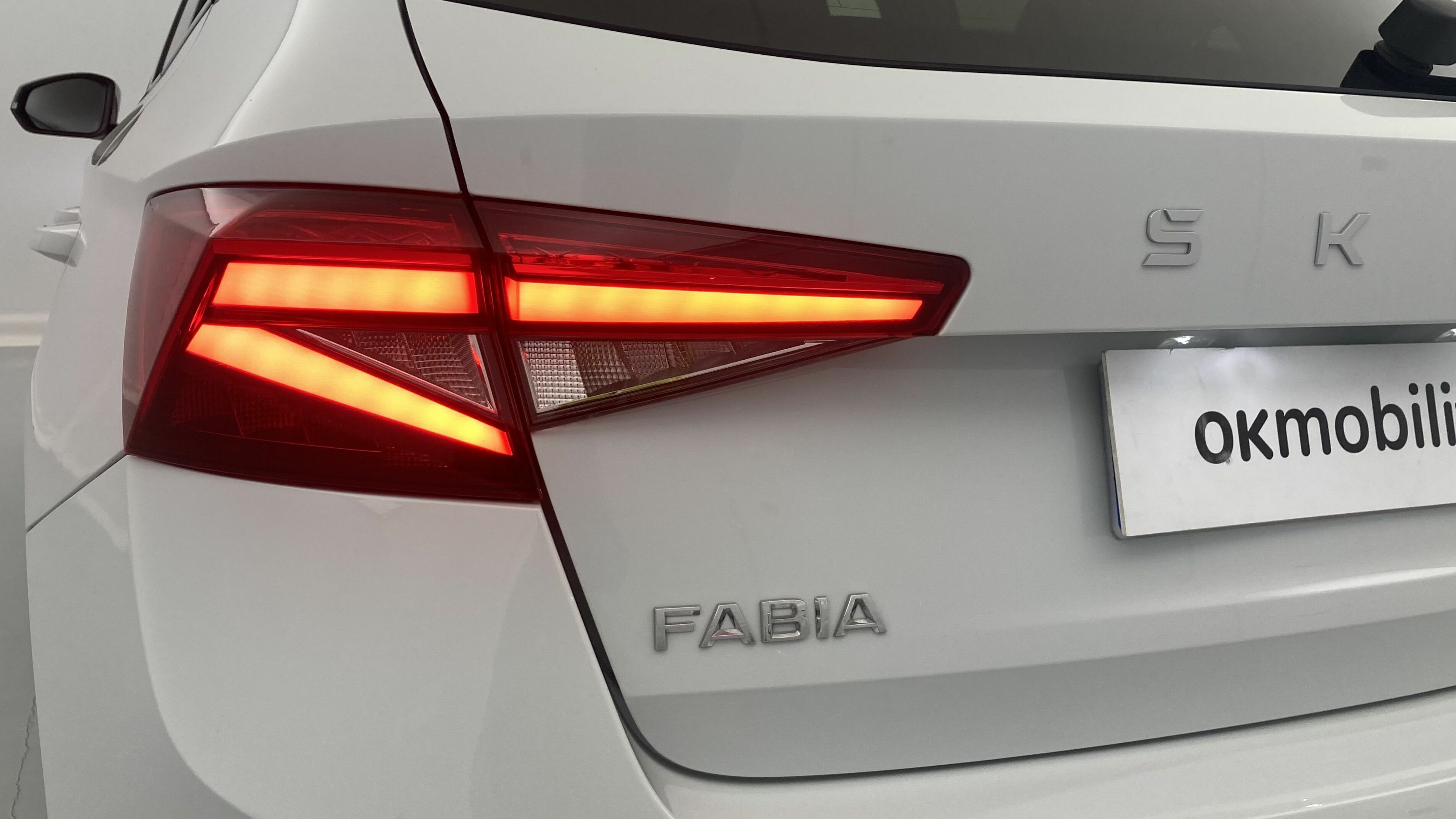 skoda fabia selection 1.0 MPI 80 2024 blanco glaciar 29