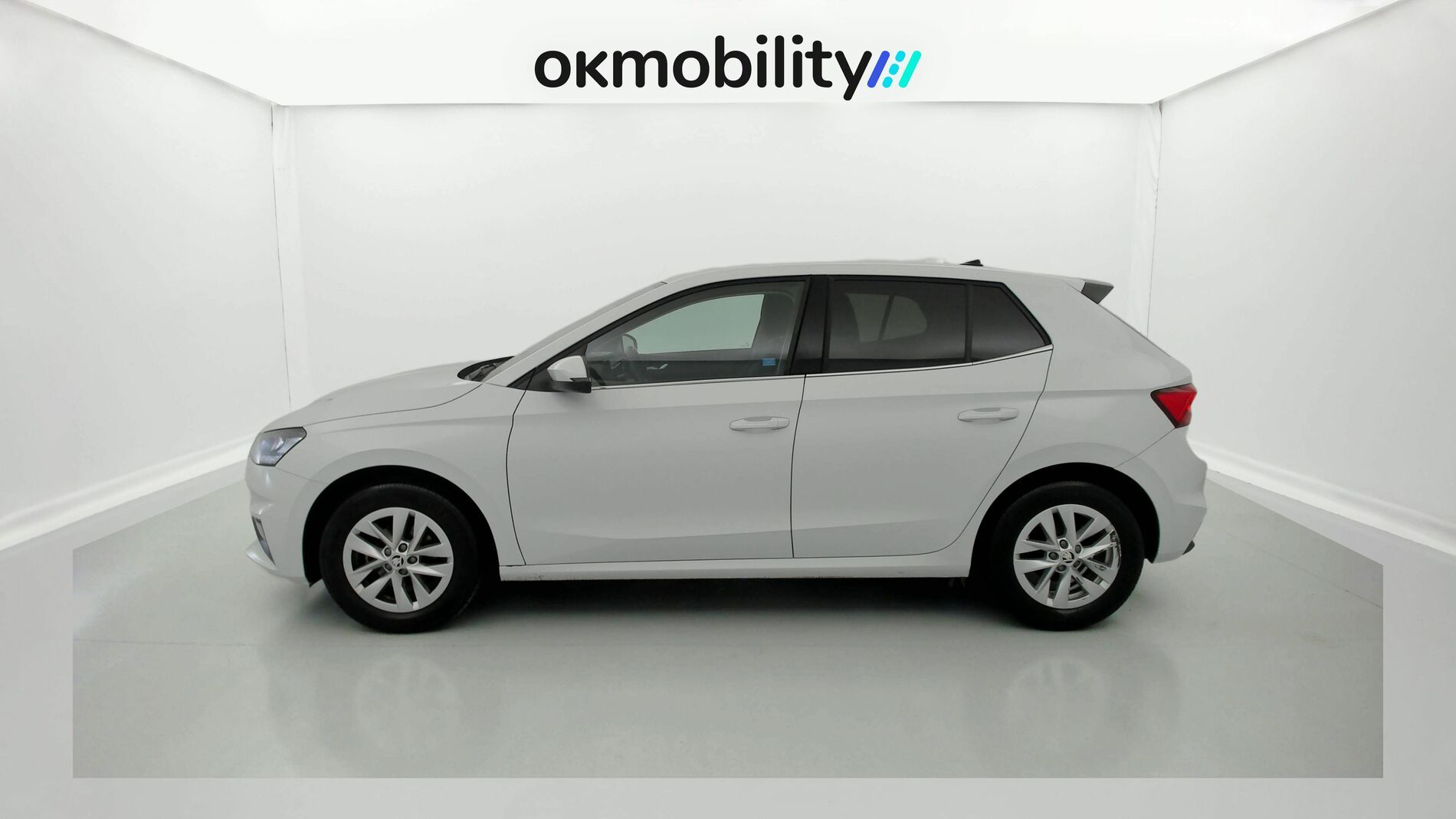 skoda fabia selection 1.0 MPI 80 2024 blanco glaciar 5