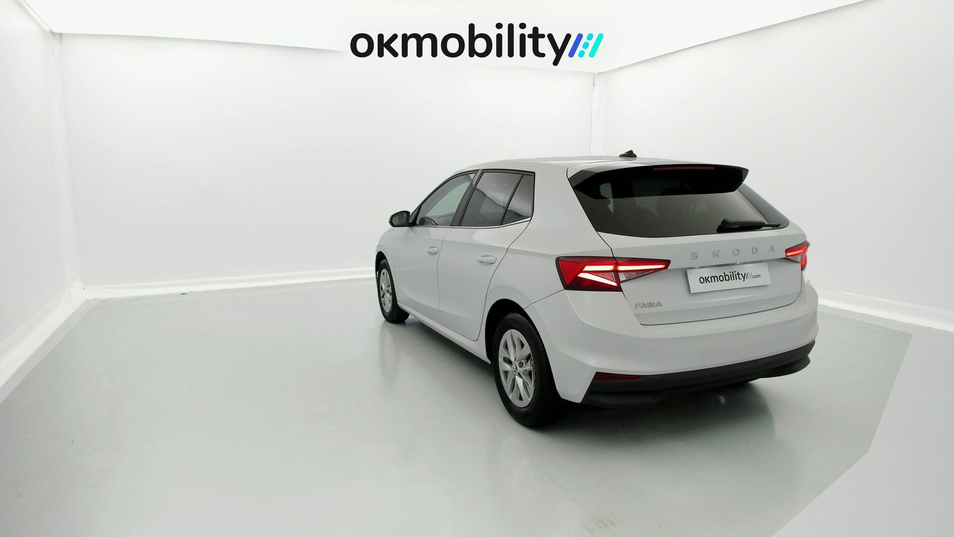 skoda fabia selection 1.0 MPI 80 2024 blanco glaciar 8