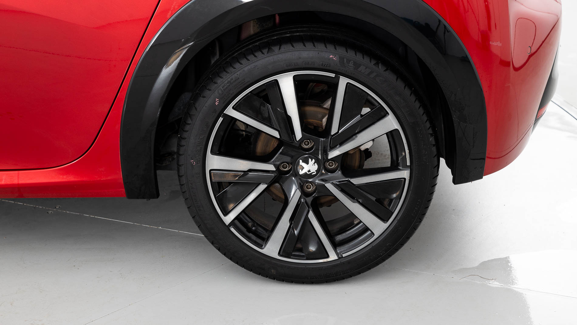 peugeot 208 gt 1.2 PURETECH 100 EAT 2023 rojo elixir 25