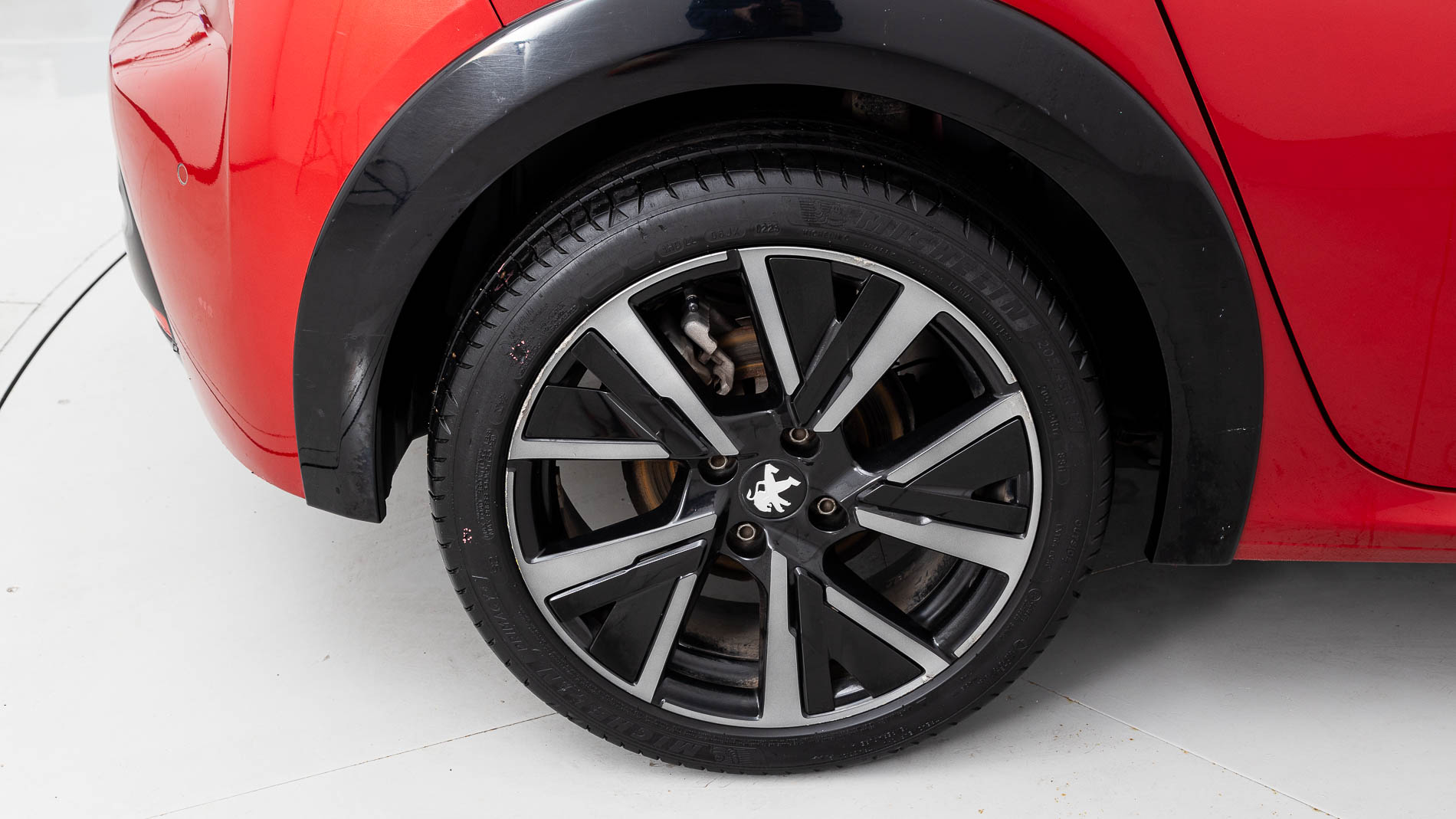 peugeot 208 gt 1.2 PURETECH 100 EAT 2023 rojo elixir 26